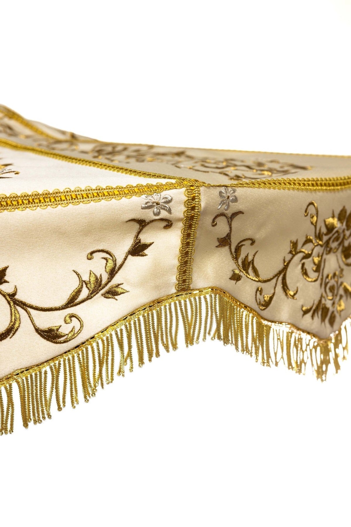 Prozessionsschirm Ecru mit goldener Borte und Fransen am Rand
