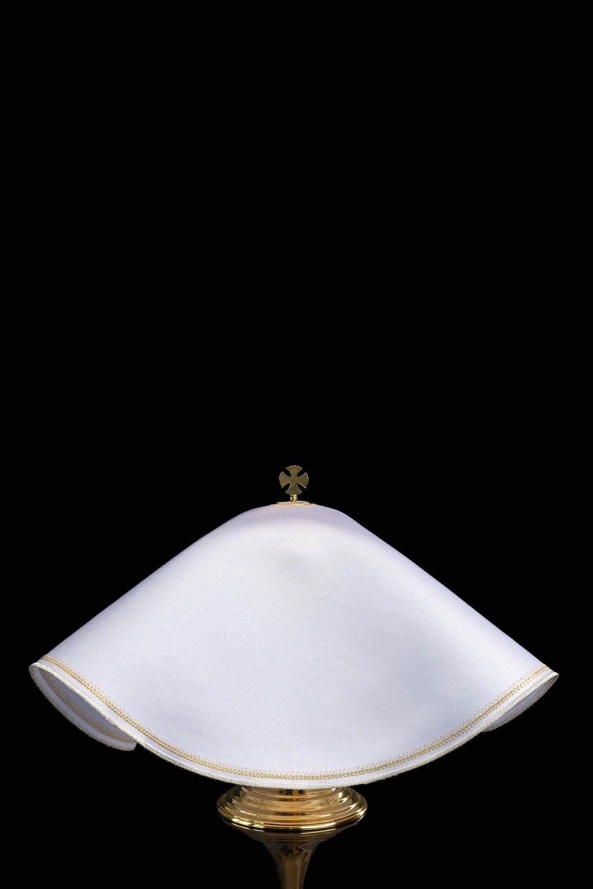 Ziboriumvelum mit goldener Marienstickerei, Rückseite ohne Stickerei