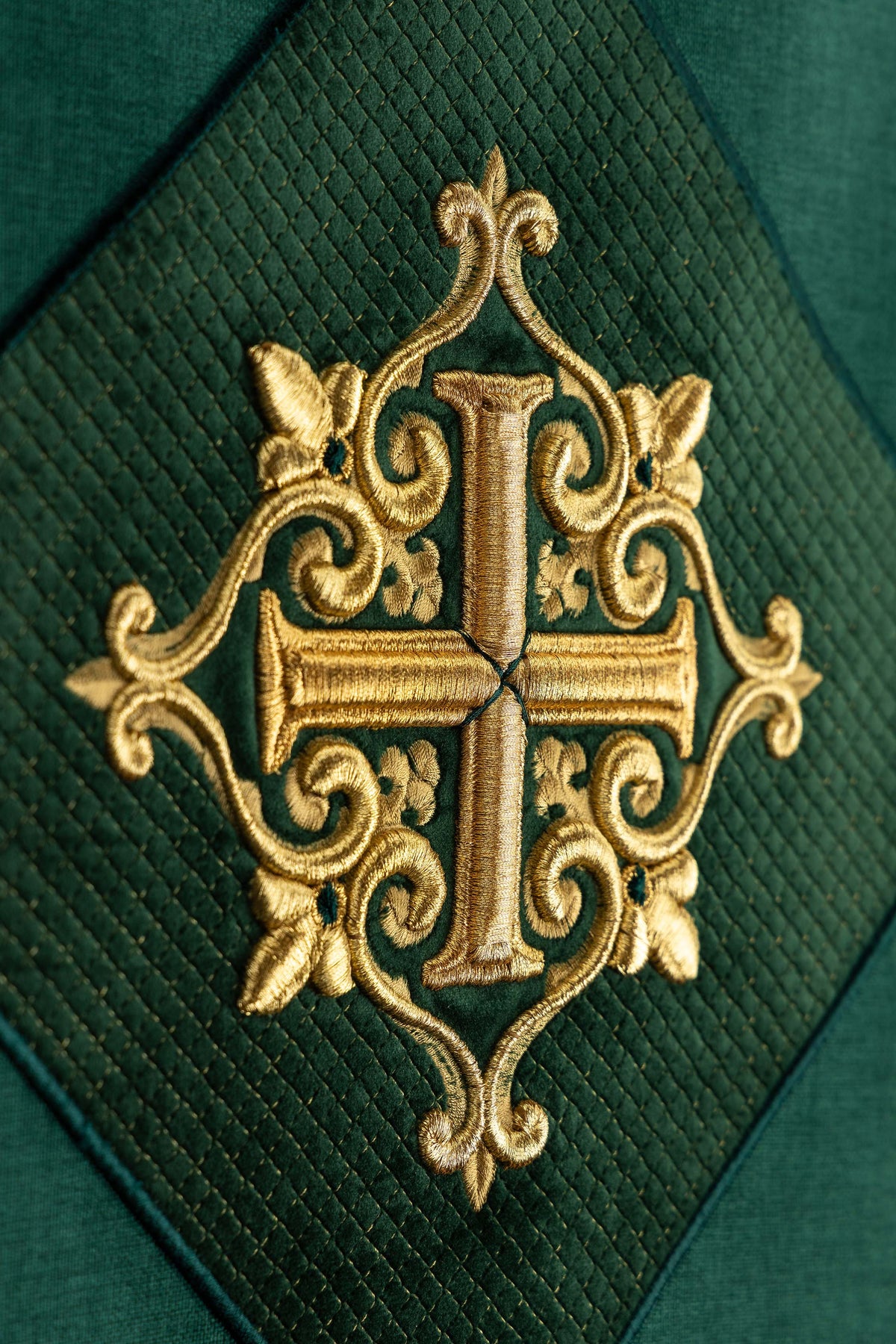 Antependium mit goldgesticktem Kreuzmotiv, Detailansicht