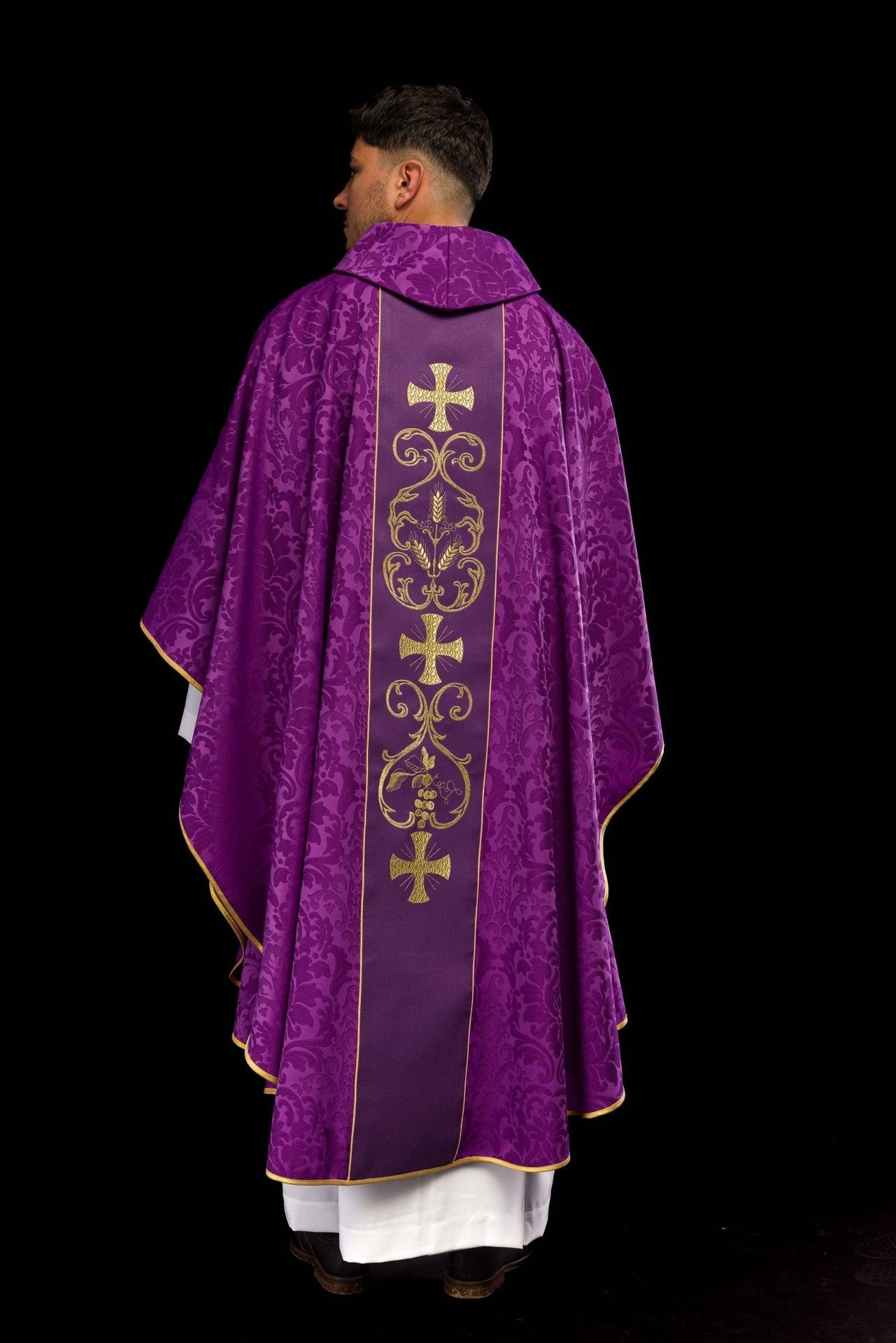 Lila liturgisches Messgewand mit gesticktem Gürtel - MESSGEWANDER.DE