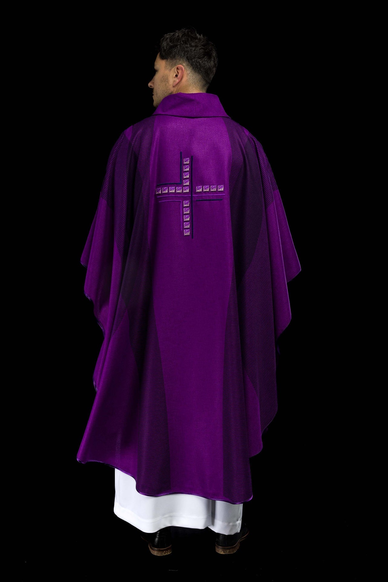 Lila Messgewand mit Kreuz - MESSGEWANDER.DE