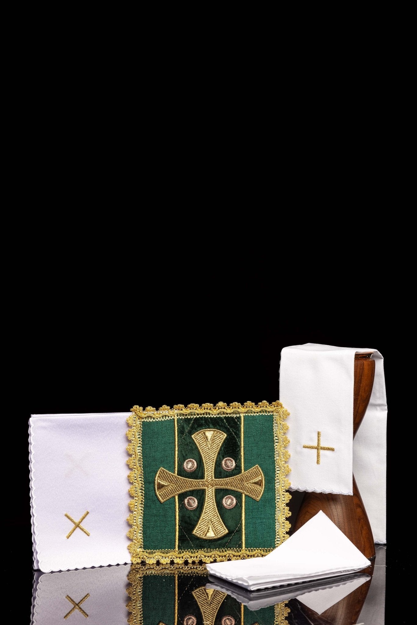 Liturgische Kelchwäsche grün auf Samt gestickt - MESSGEWANDER.DE