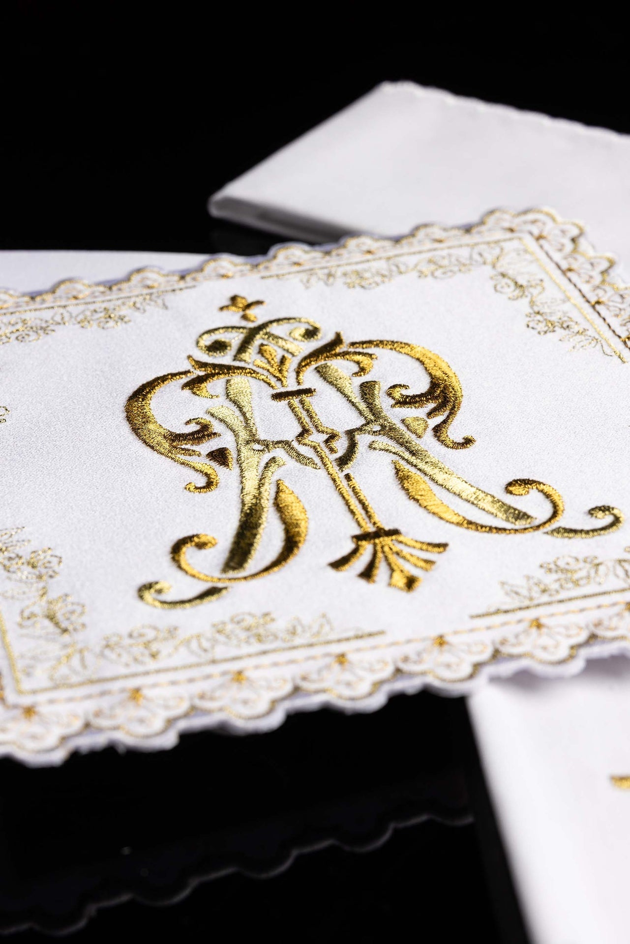 Liturgisches Kelchset mit goldgesticktem Marienmotiv - MESSGEWANDER.DE