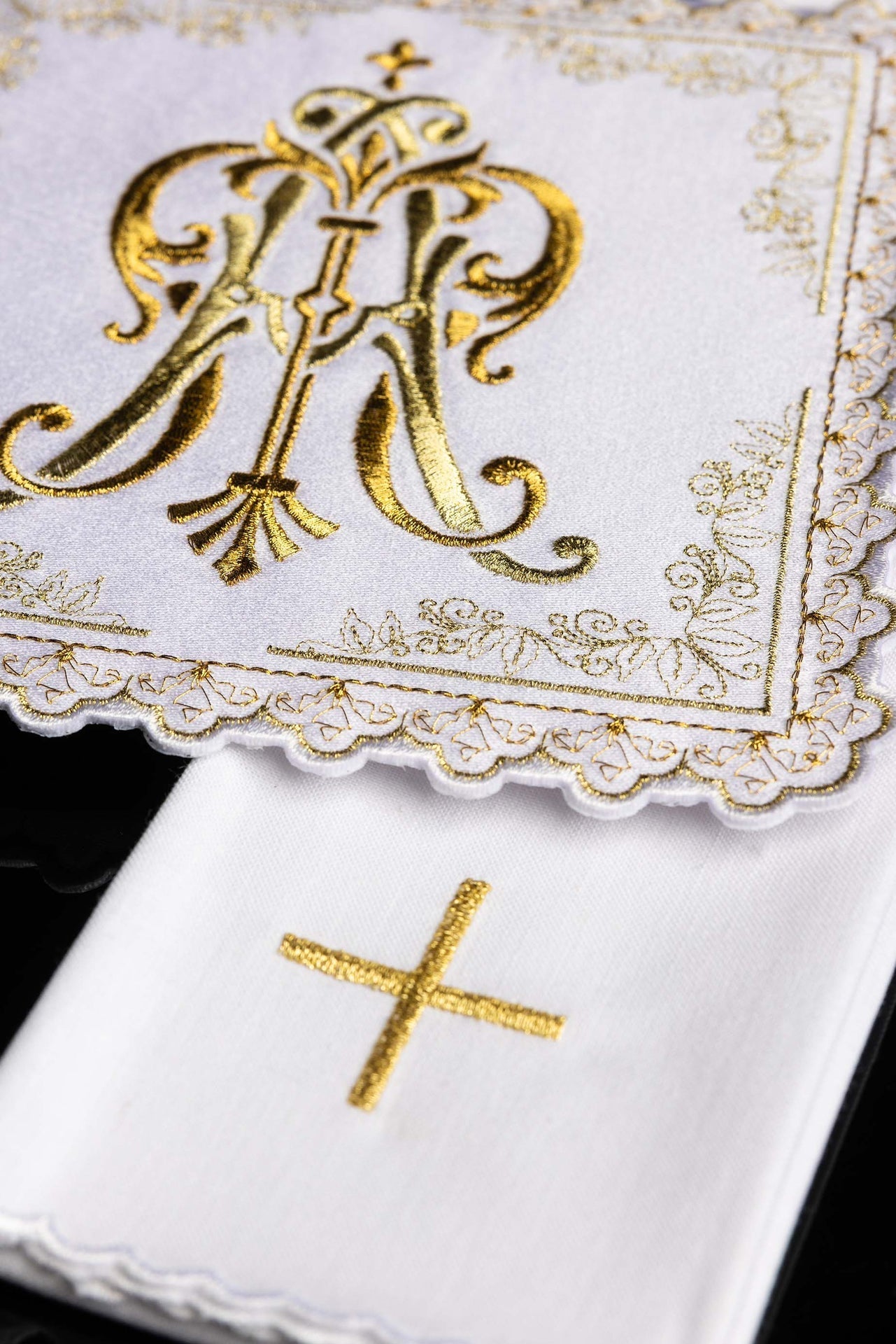 Liturgisches Kelchset mit goldgesticktem Marienmotiv - MESSGEWANDER.DE