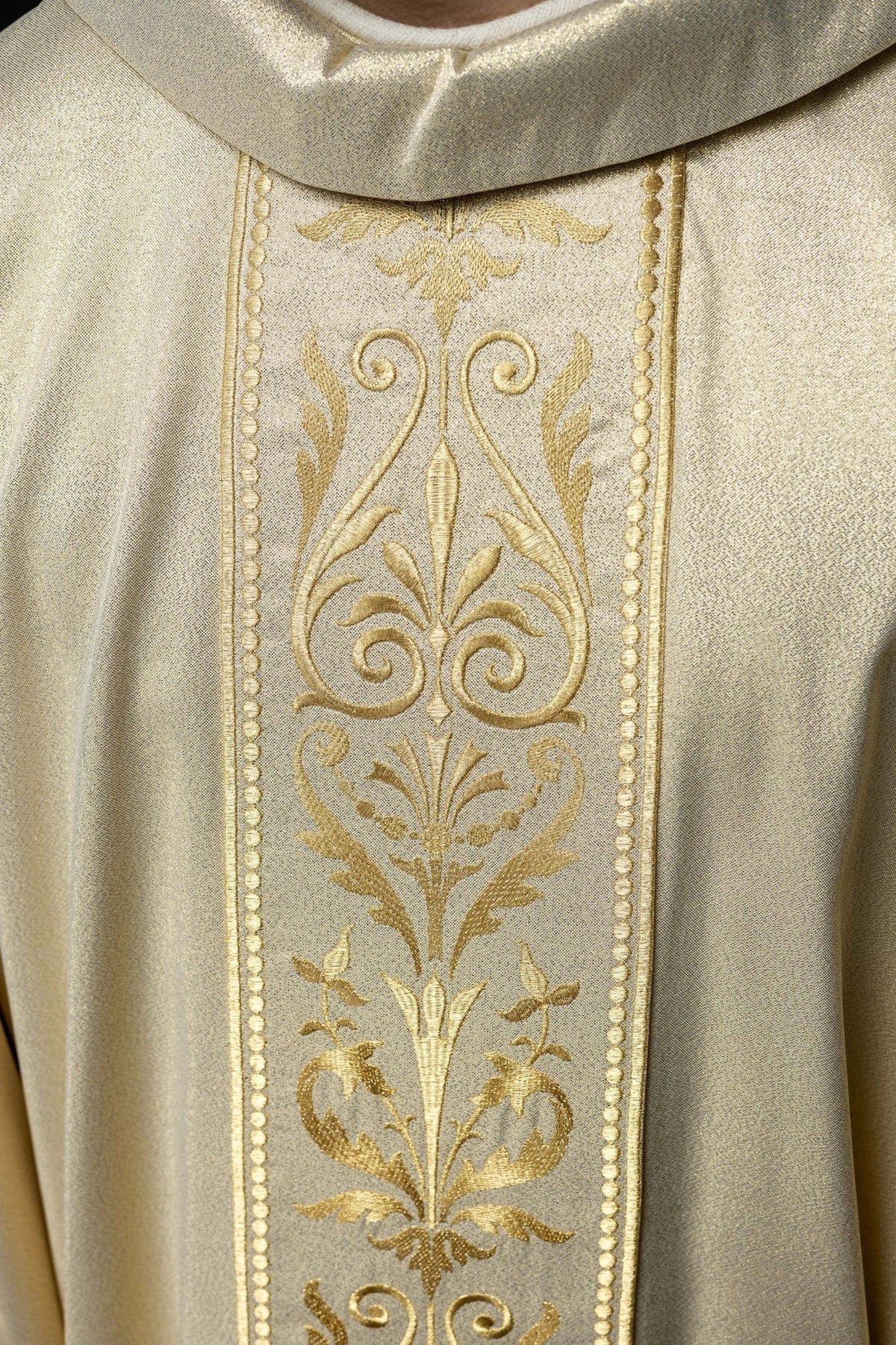 Liturgisches Messgewand mit verziertem, goldbesticktem Gürtel - MESSGEWANDER.DE
