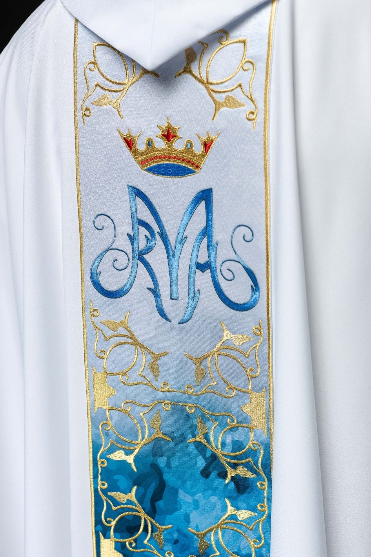 Marianisches liturgisches Messgewand mit besticktem und sublimiertem Gürtel - MESSGEWANDER.DE