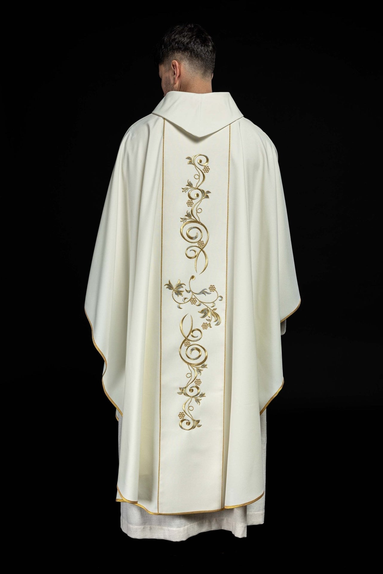 Marianisches liturgisches Messgewand mit ecrufarbenem besticktem Gürtel - MESSGEWANDER.DE