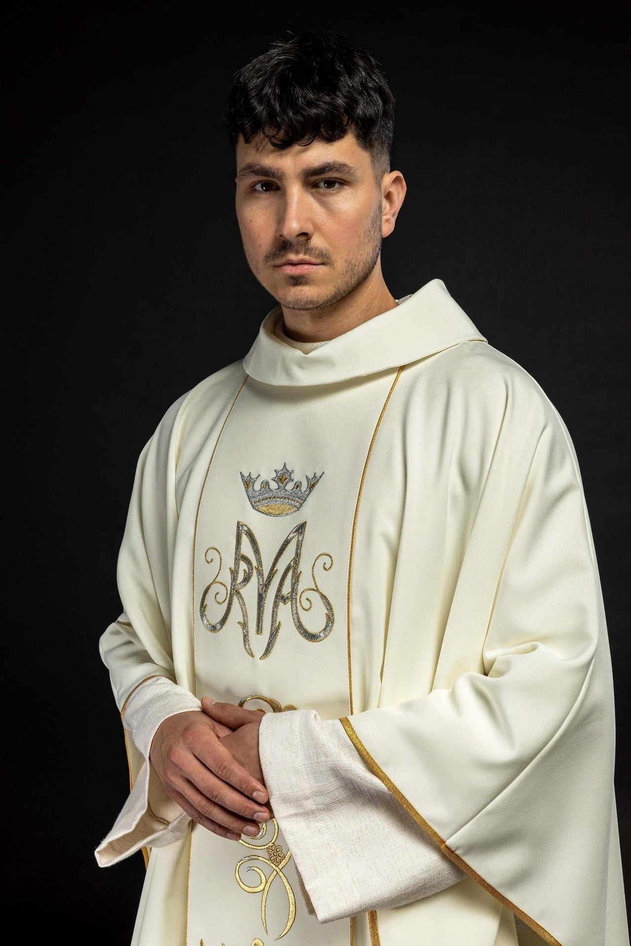 Marianisches liturgisches Messgewand mit ecrufarbenem besticktem Gürtel - MESSGEWANDER.DE