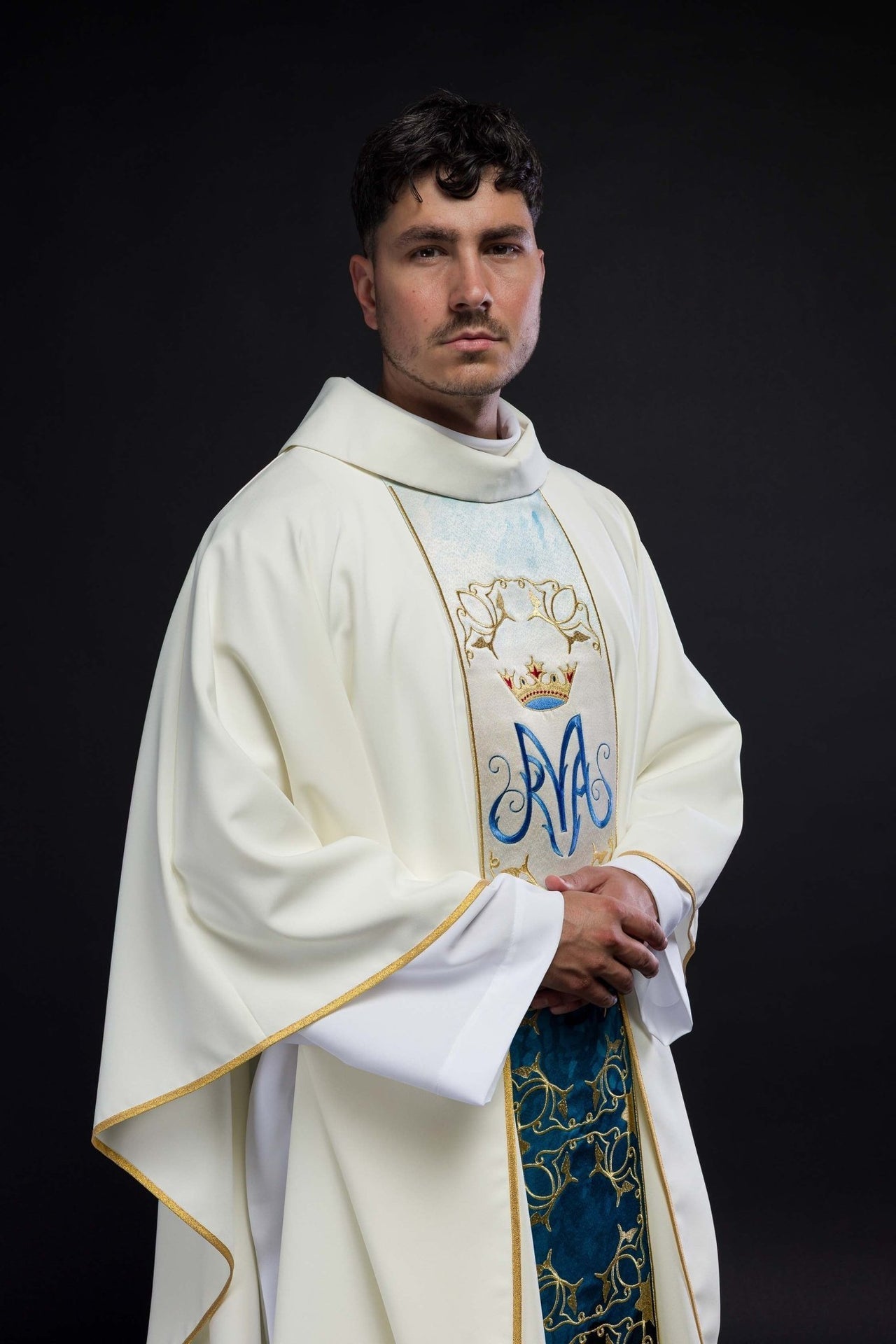 Marianisches liturgisches Messgewand mit ecrufarbenem besticktem und sublimiertem Gürtel - MESSGEWANDER.DE