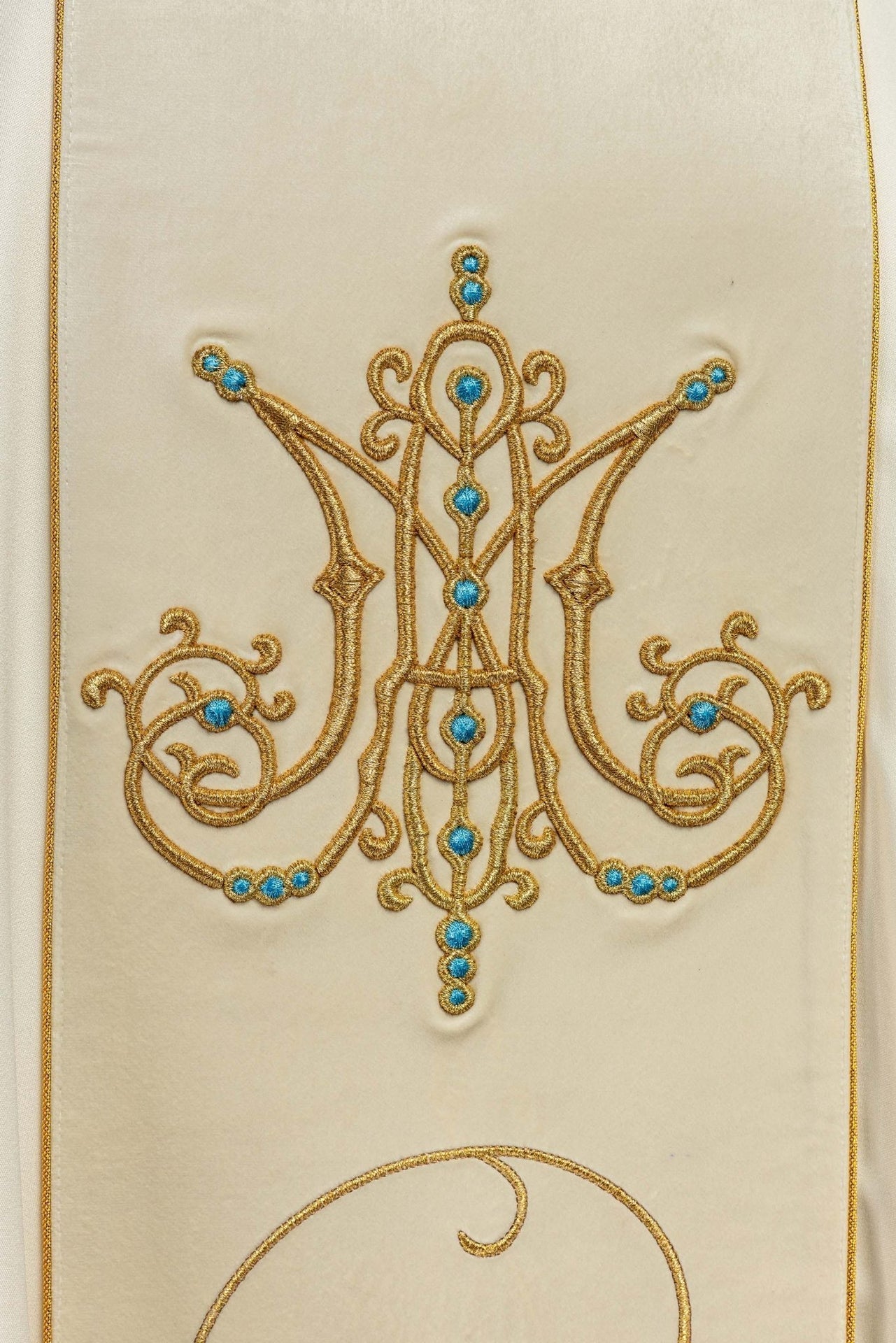 Marianisches liturgisches Messgewand mit ecrufarbenem Samtgürtel - MESSGEWANDER.DE