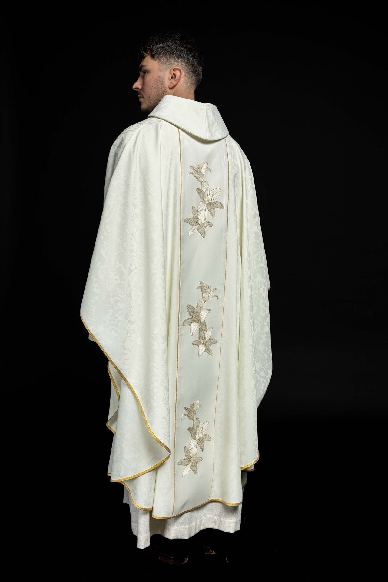 Marianisches liturgisches Messgewand mit gestickten Lilien - MESSGEWANDER.DE