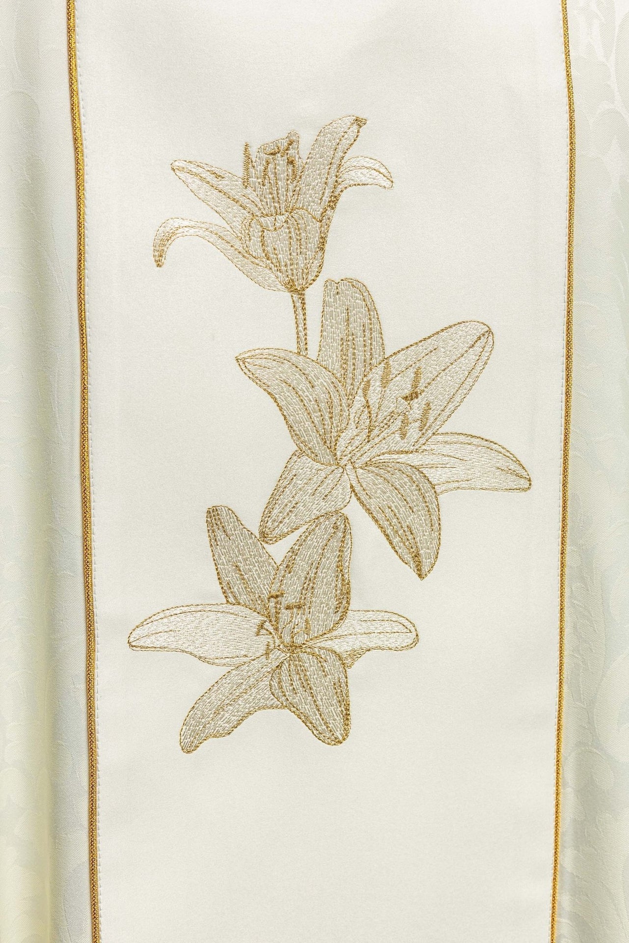 Marianisches liturgisches Messgewand mit gestickten Lilien - MESSGEWANDER.DE