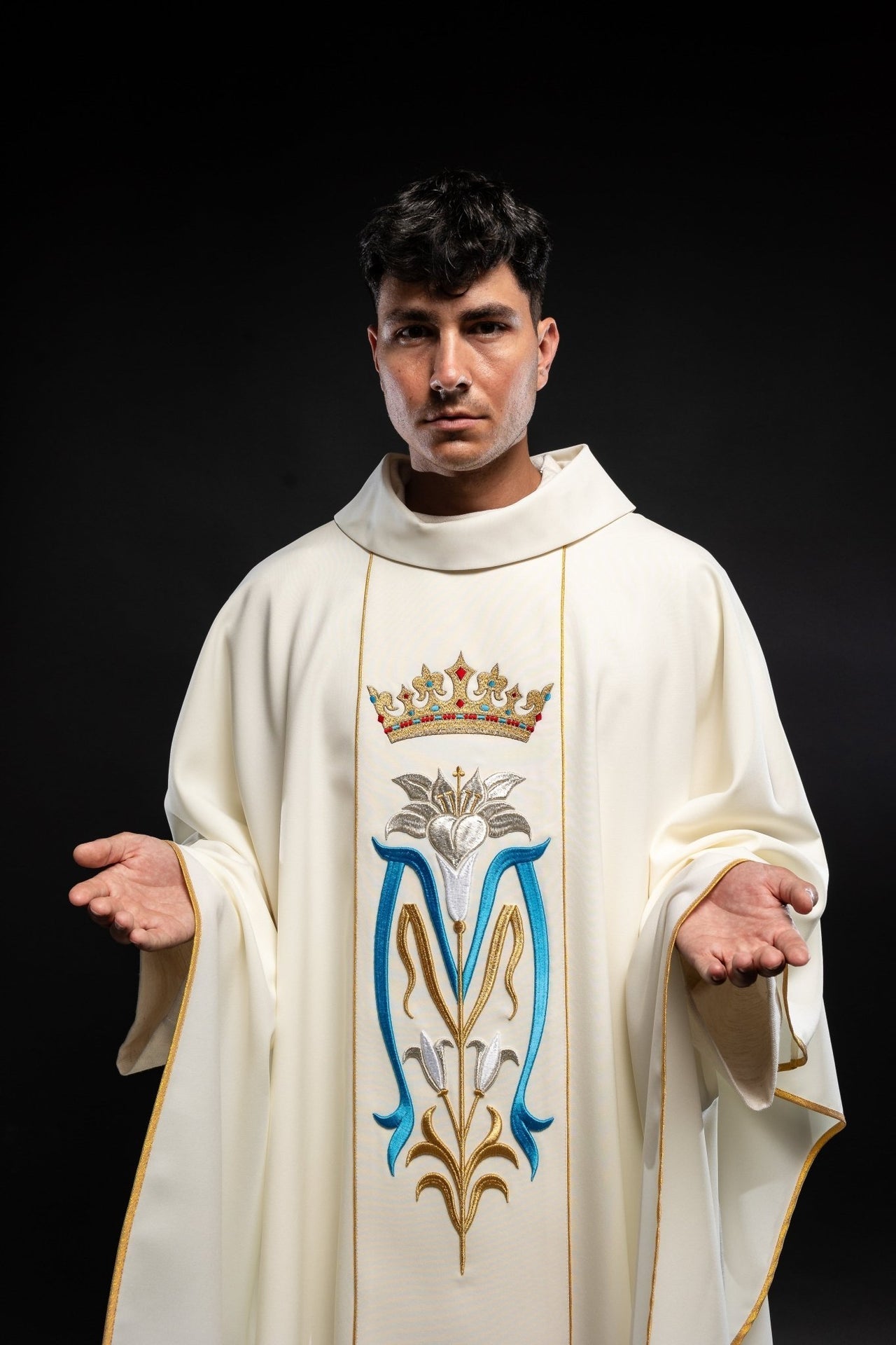 Marianisches liturgisches Messgewand mit gestickter ecrufarbener Krone - MESSGEWANDER.DE