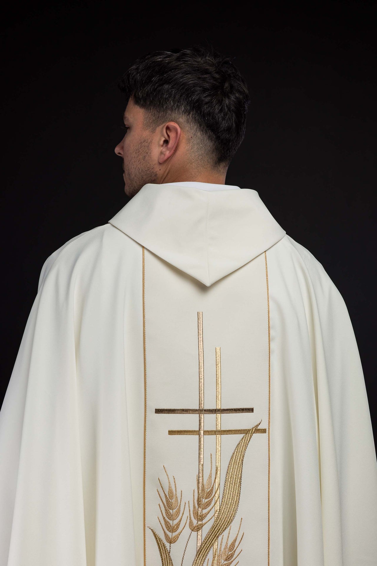 Messgewand bestickt mit Kreuz- und Ährenmotiven ecru - MESSGEWANDER.DE