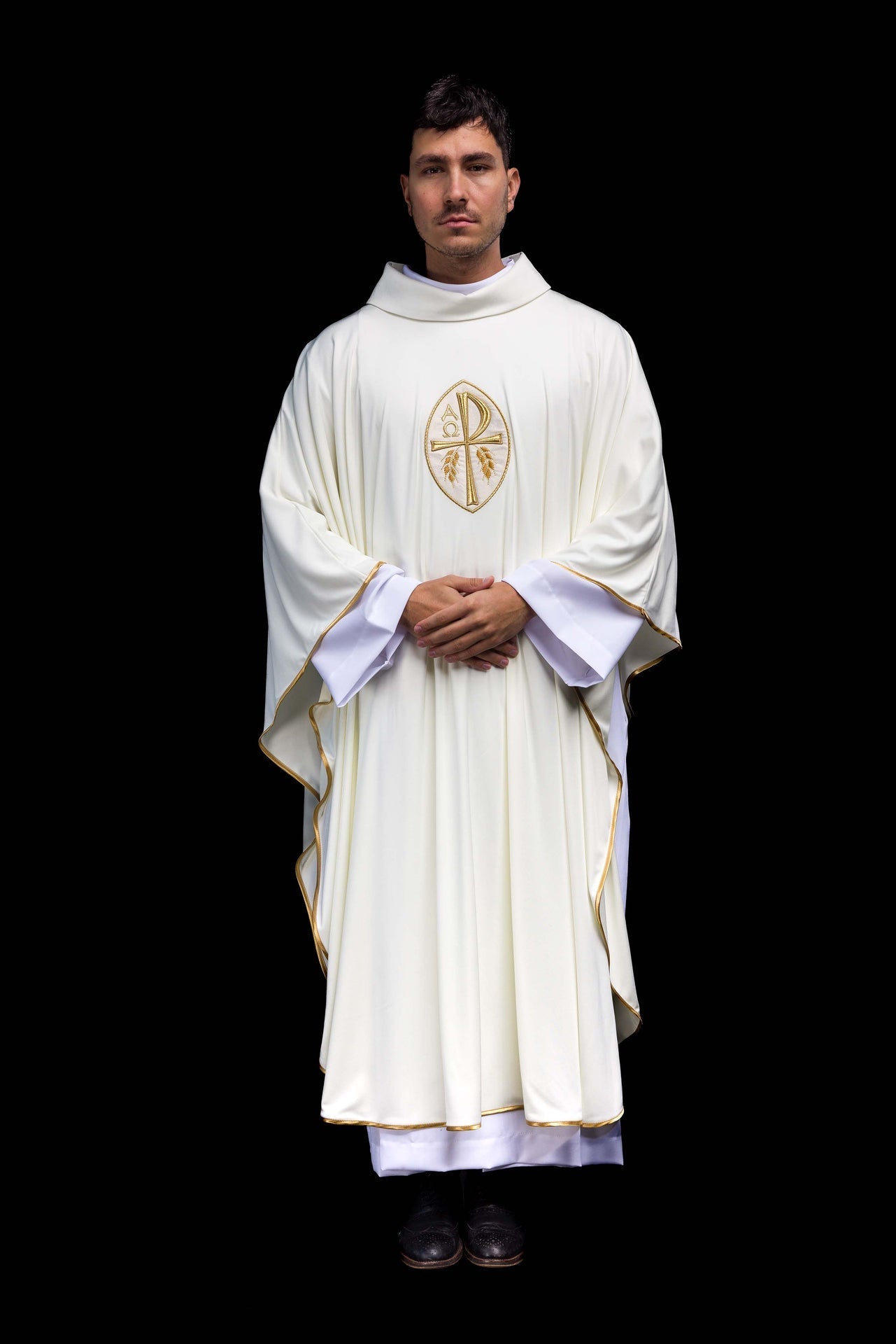 Messgewand besticktes Kreuz ecru leicht gestrickt SACROLITE - MESSGEWANDER.DE