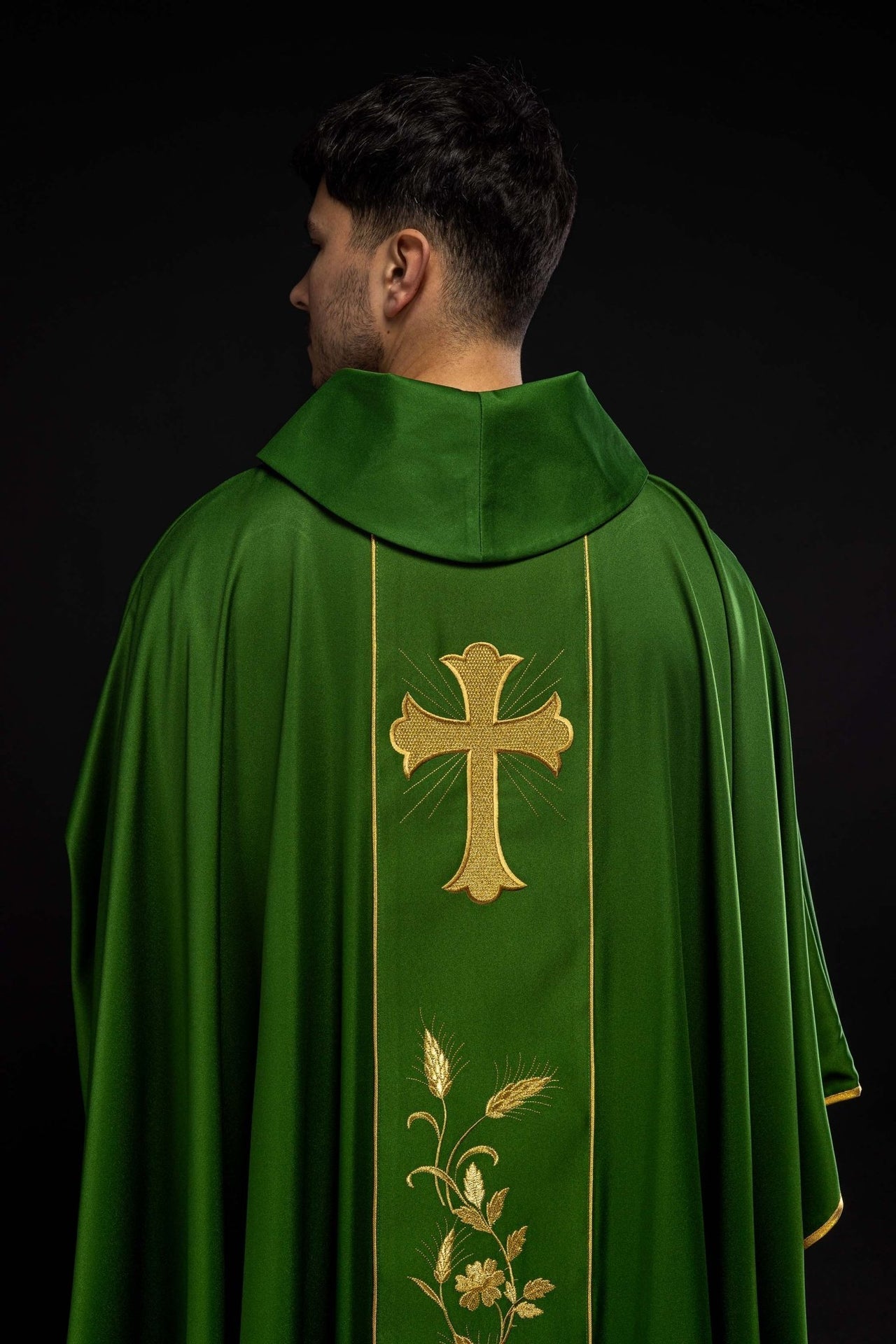 Messgewand mit gesticktem grünen Kreuz und Ähren - MESSGEWANDER.DE