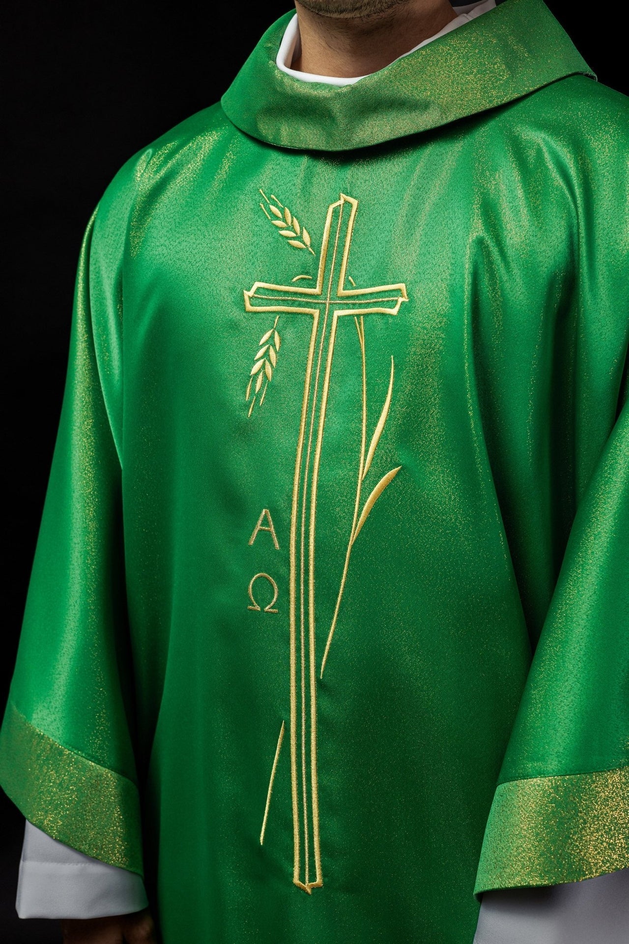 Messgewand mit Kreuz- und Ährenmotiv in Grün - MESSGEWANDER.DE