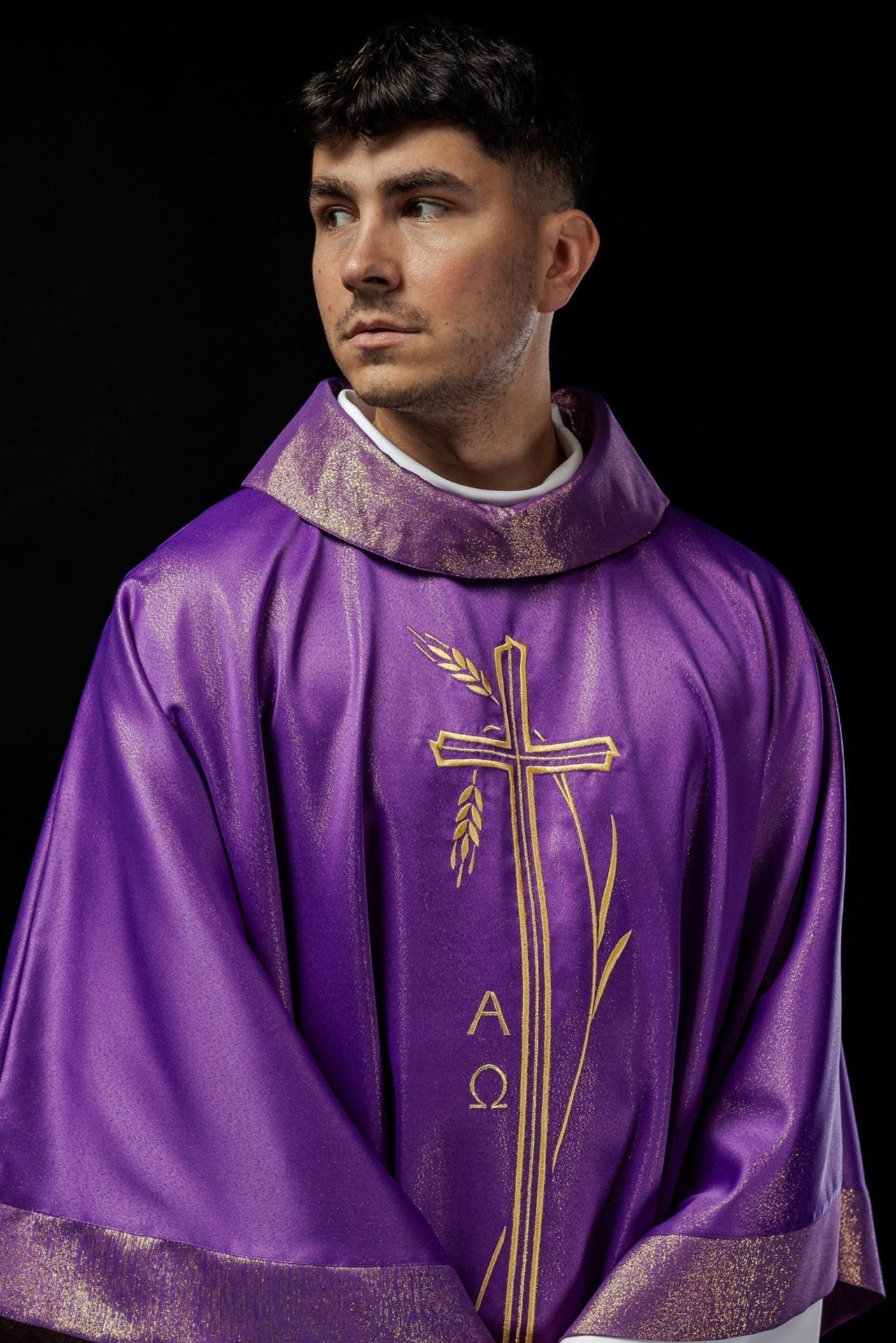 Messgewand mit Kreuz und Ährenmotiv in Violett - MESSGEWANDER.DE