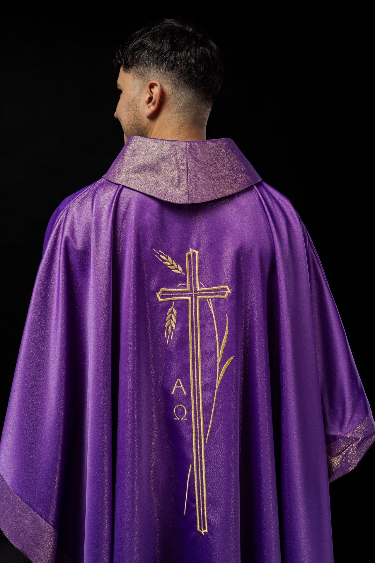 Messgewand mit Kreuz und Ährenmotiv in Violett - MESSGEWANDER.DE