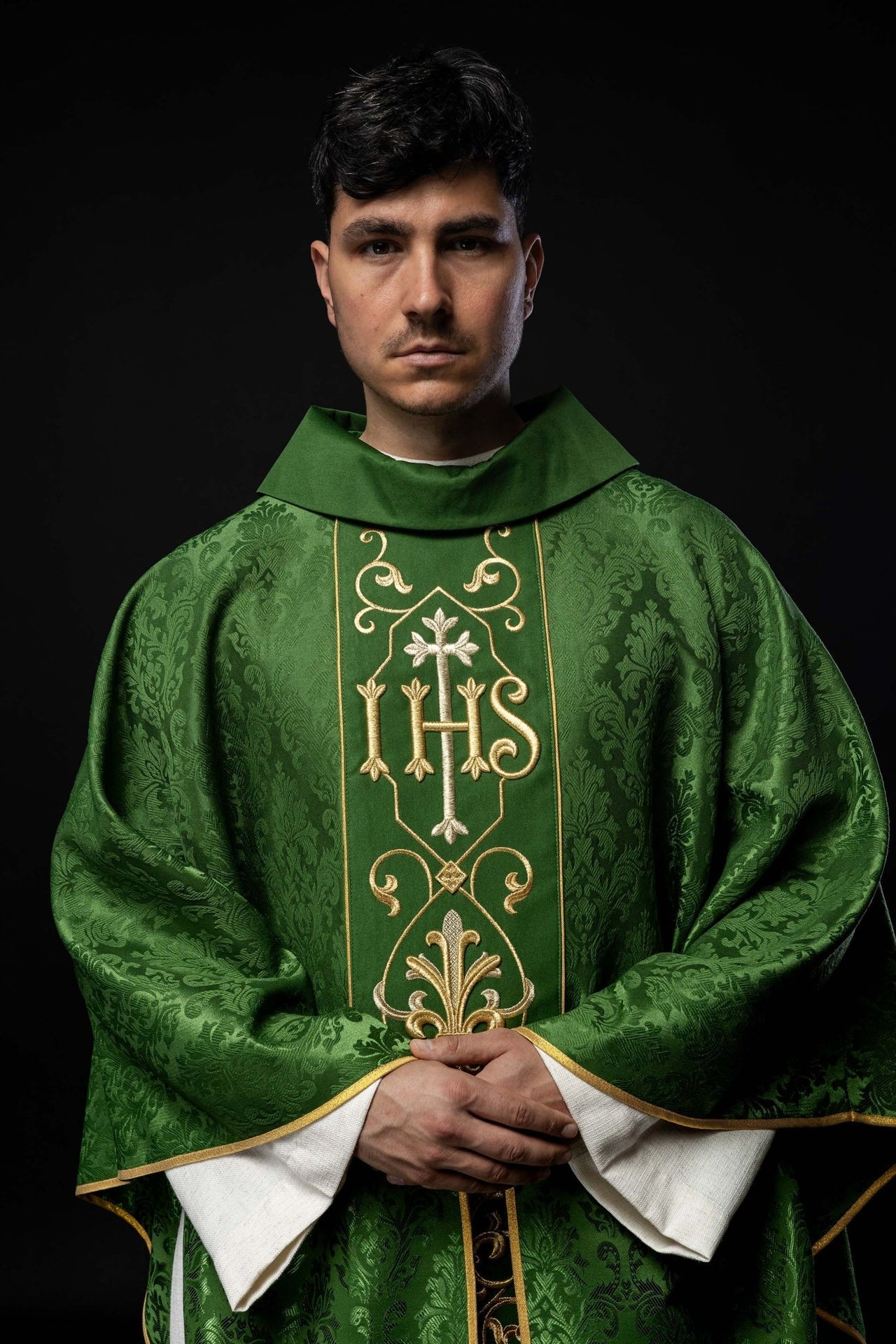 Ornat haftowany IHS Zielony Ozdobna Tkanina