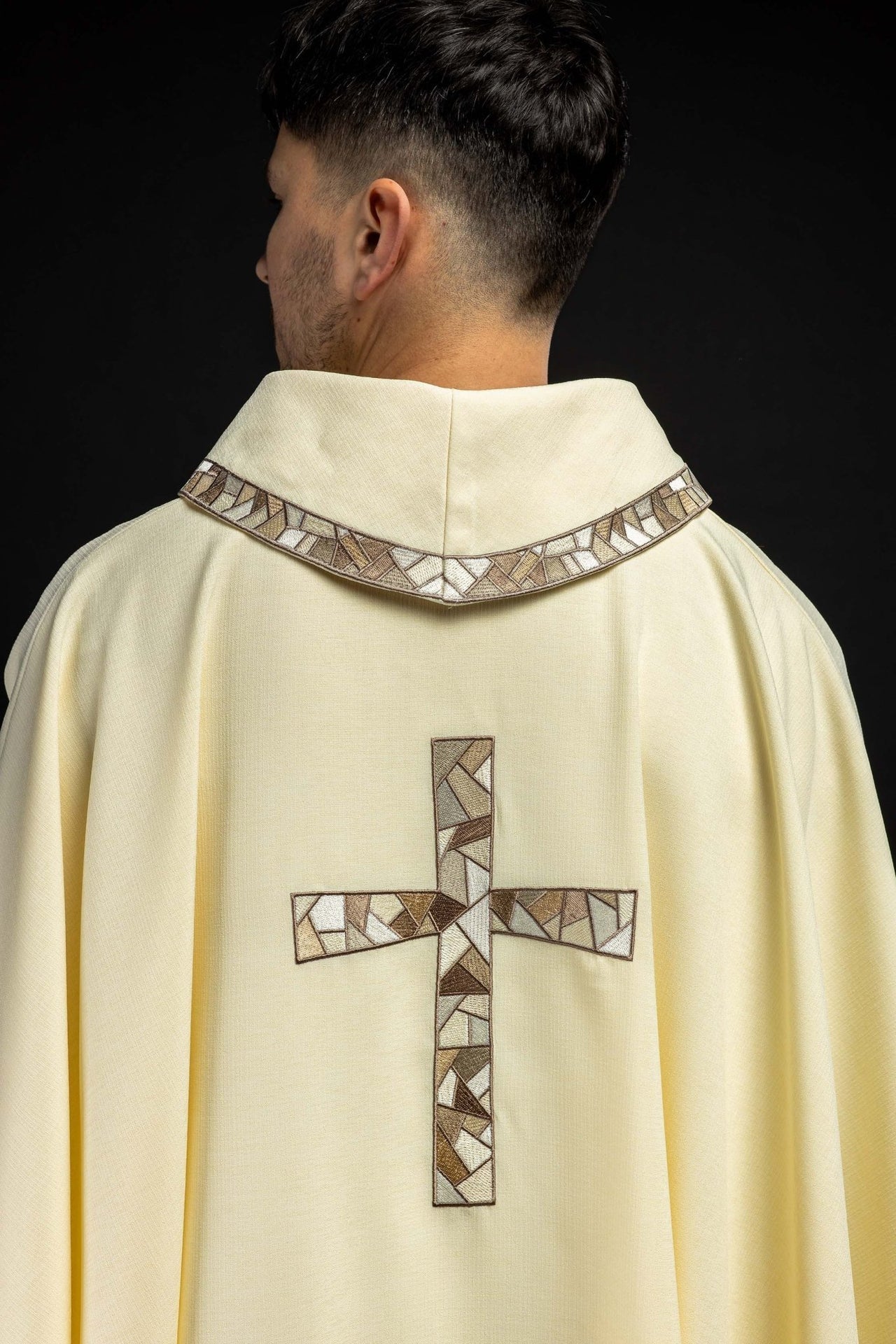 Ornat haftowany Krzyż ecru