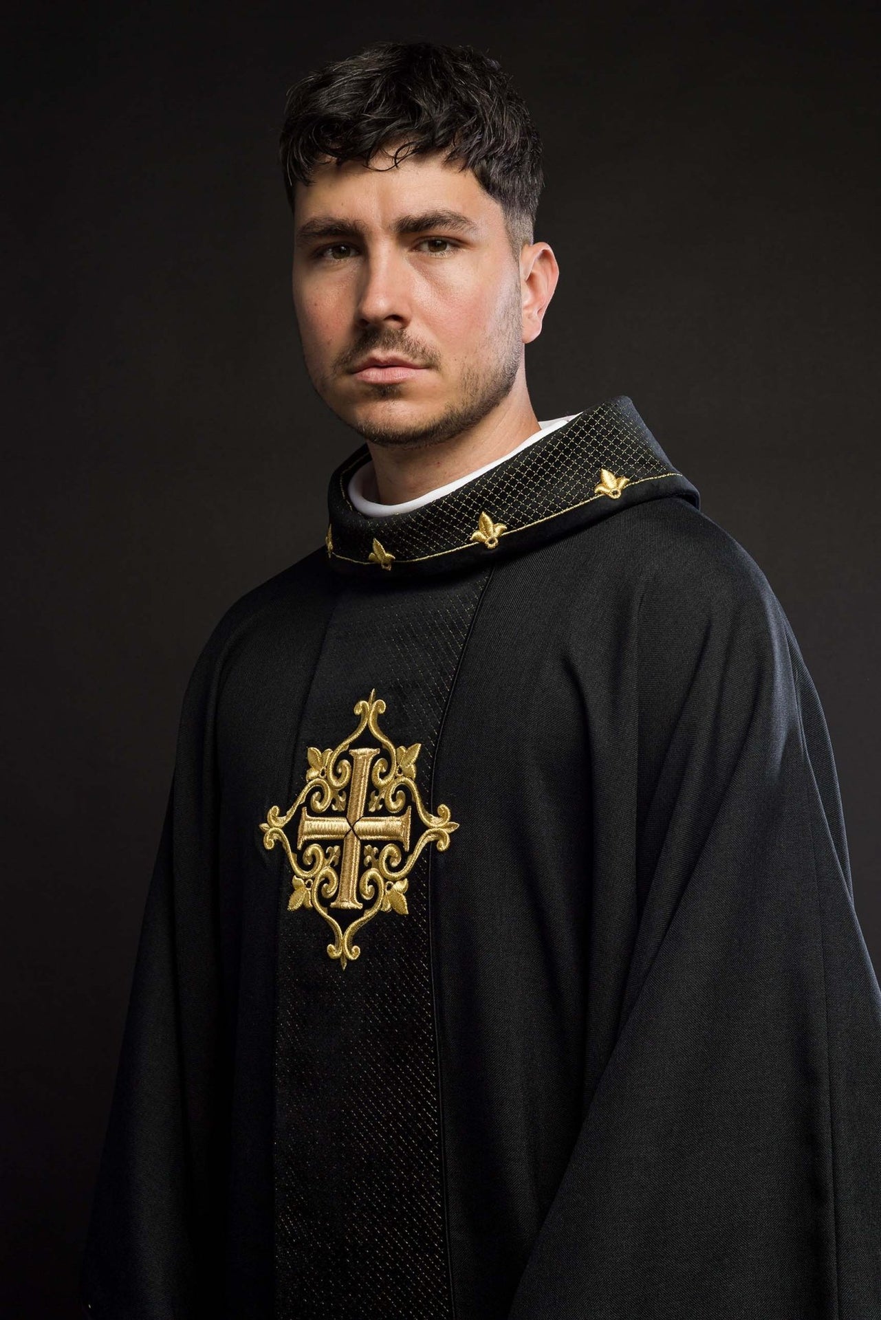 Ornat haftowany na aksamicie z symbolem Krzyż Czarny