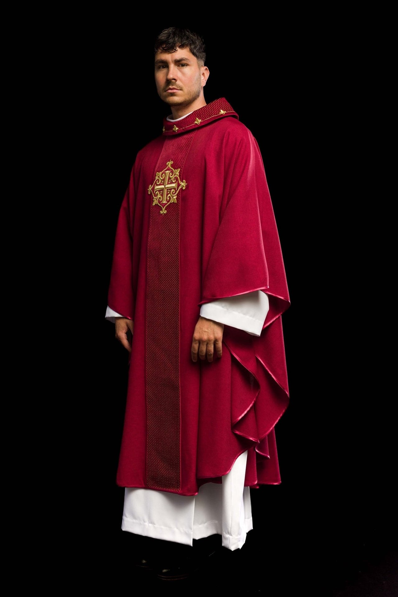 Ornat haftowany na aksamicie z symbolem Krzyż Czerwony