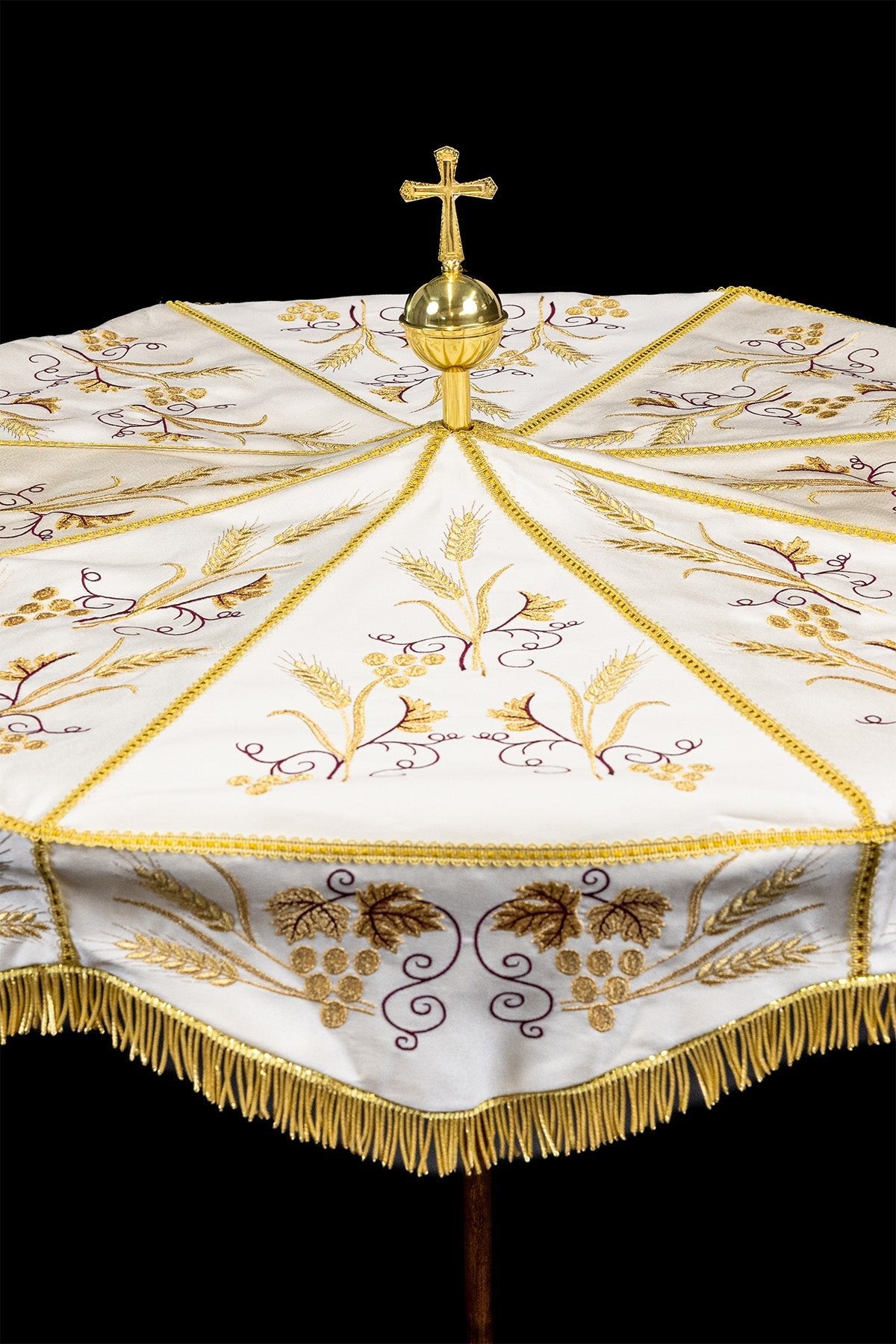 Prozessionsschirm ecru mit goldener Stickerei zu Fronleichnam - MESSGEWANDER.DE