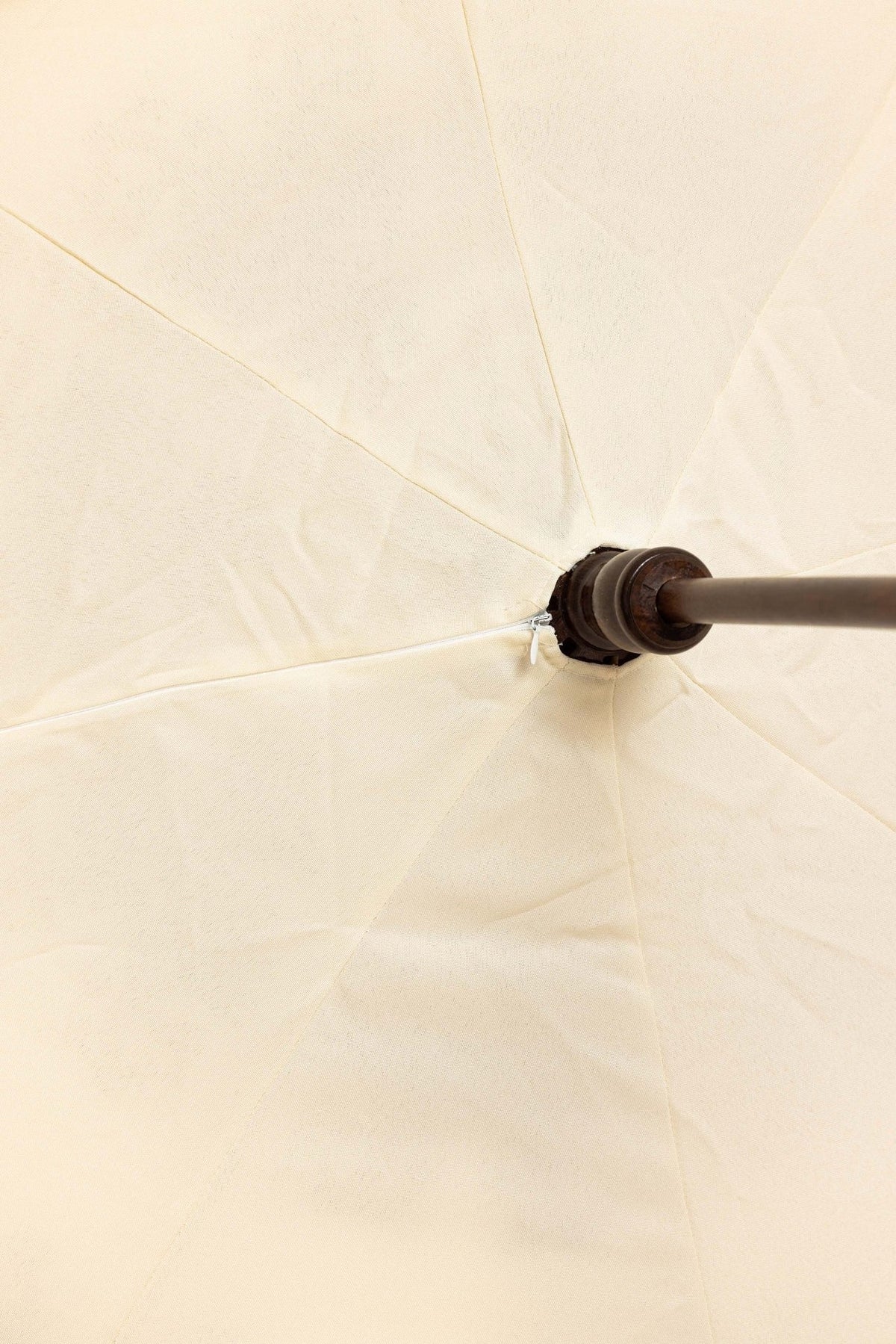 Prozessionsschirm ecru mit Pflanzen-Stickerei - MESSGEWANDER.DE