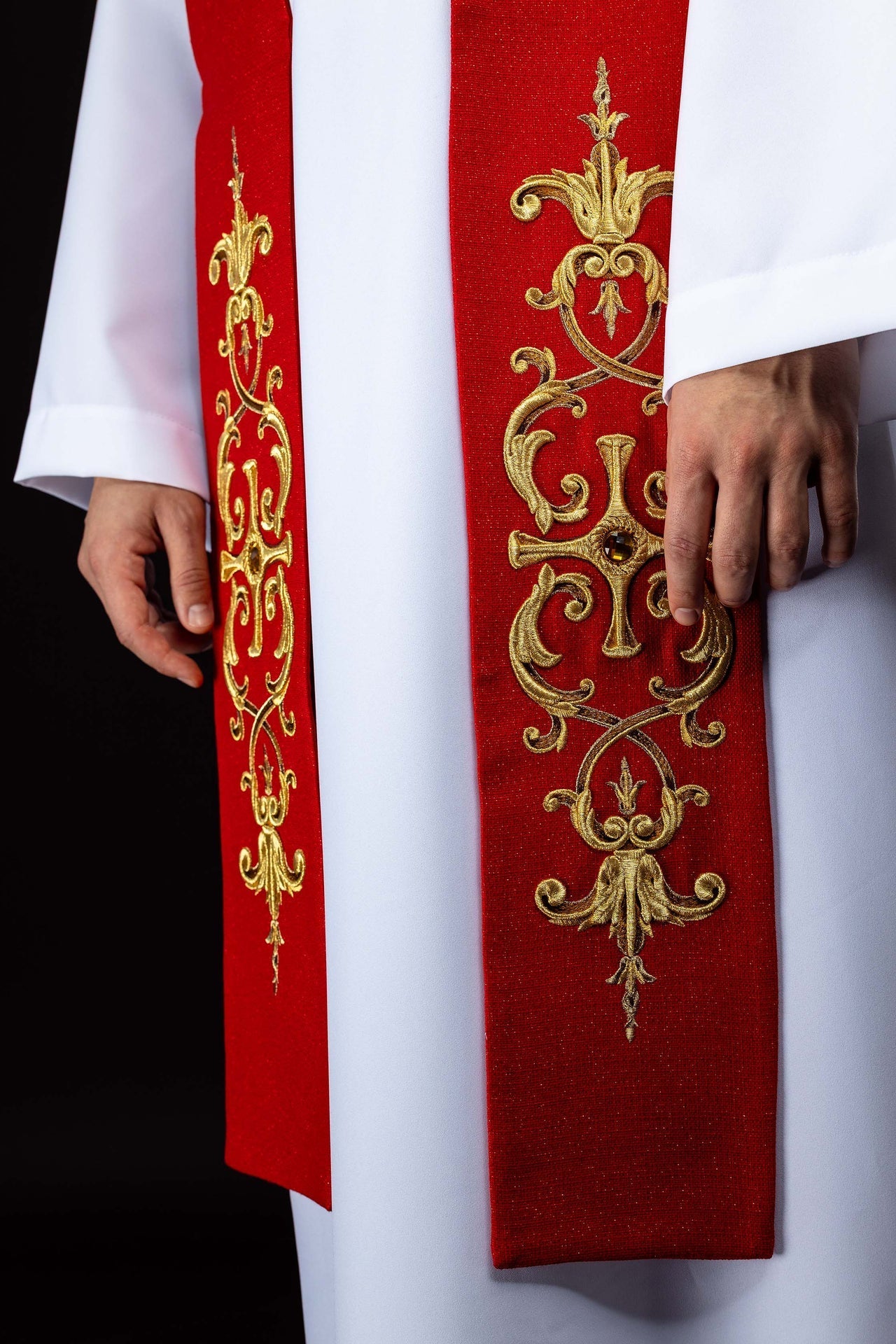 Reich bestickte Stola mit der Darstellung der Heiligen Petrus und Paulus - MESSGEWANDER.DE