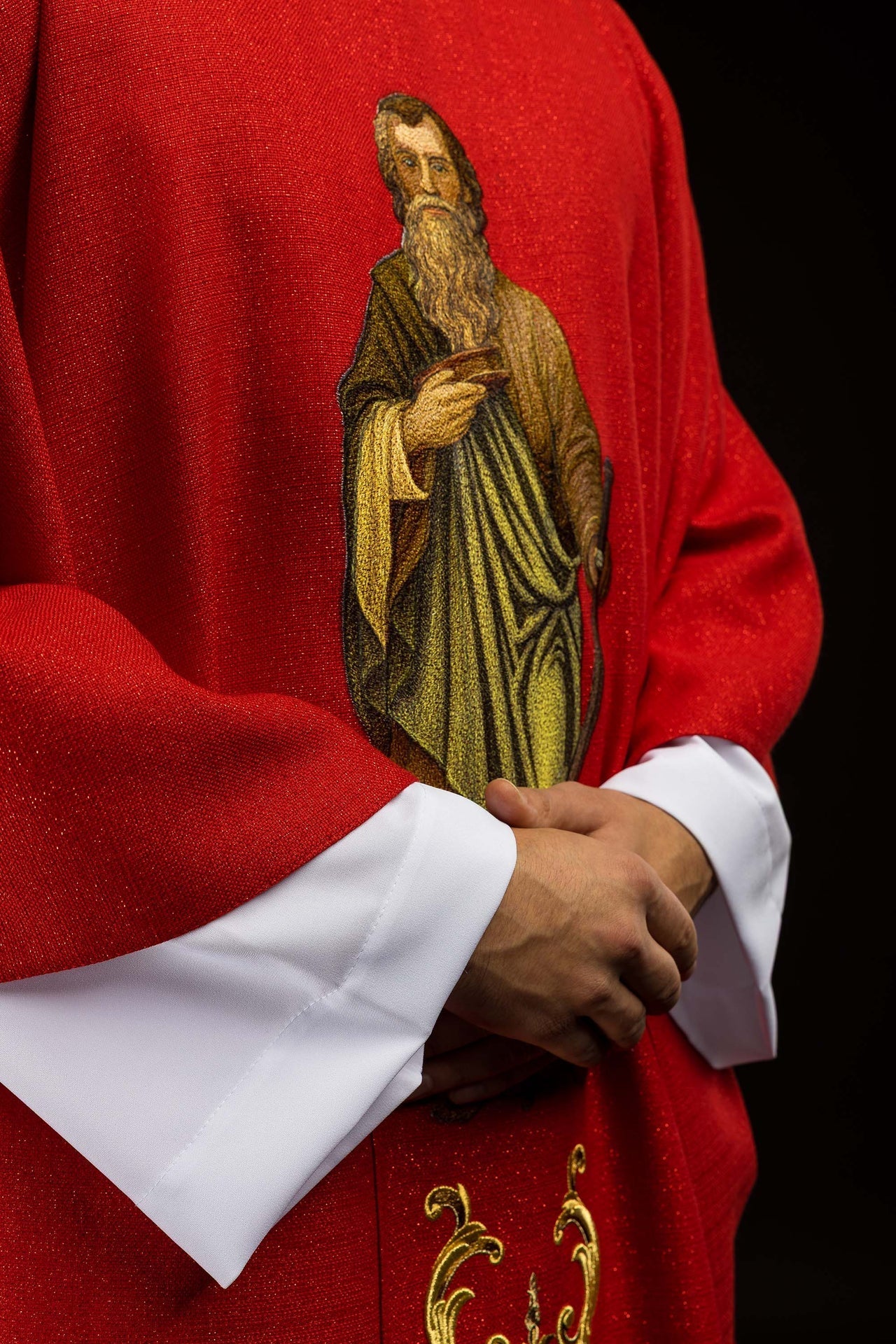 Reich besticktes rotes Messgewand mit dem Bild des heiligen Apostels Paulus - MESSGEWANDER.DE
