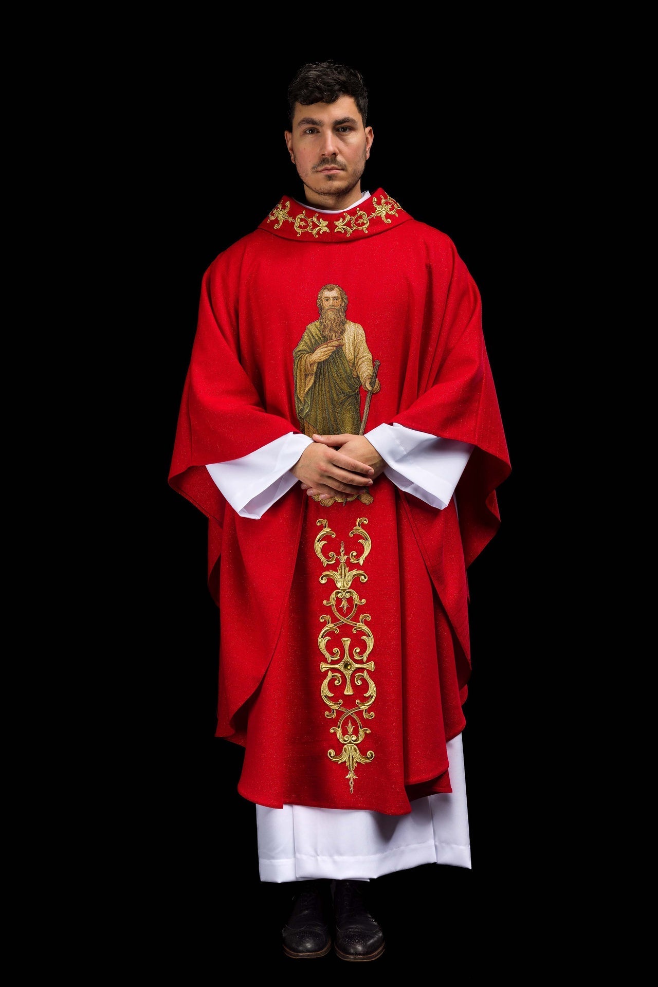 Reich besticktes rotes Messgewand mit dem Bild des heiligen Apostels Paulus - MESSGEWANDER.DE