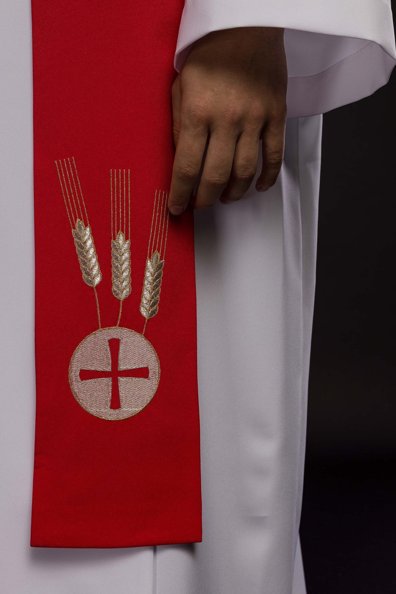 Rote Priesterstola bestickt mit Kelch Ähren und Weintrauben - MESSGEWANDER.DE