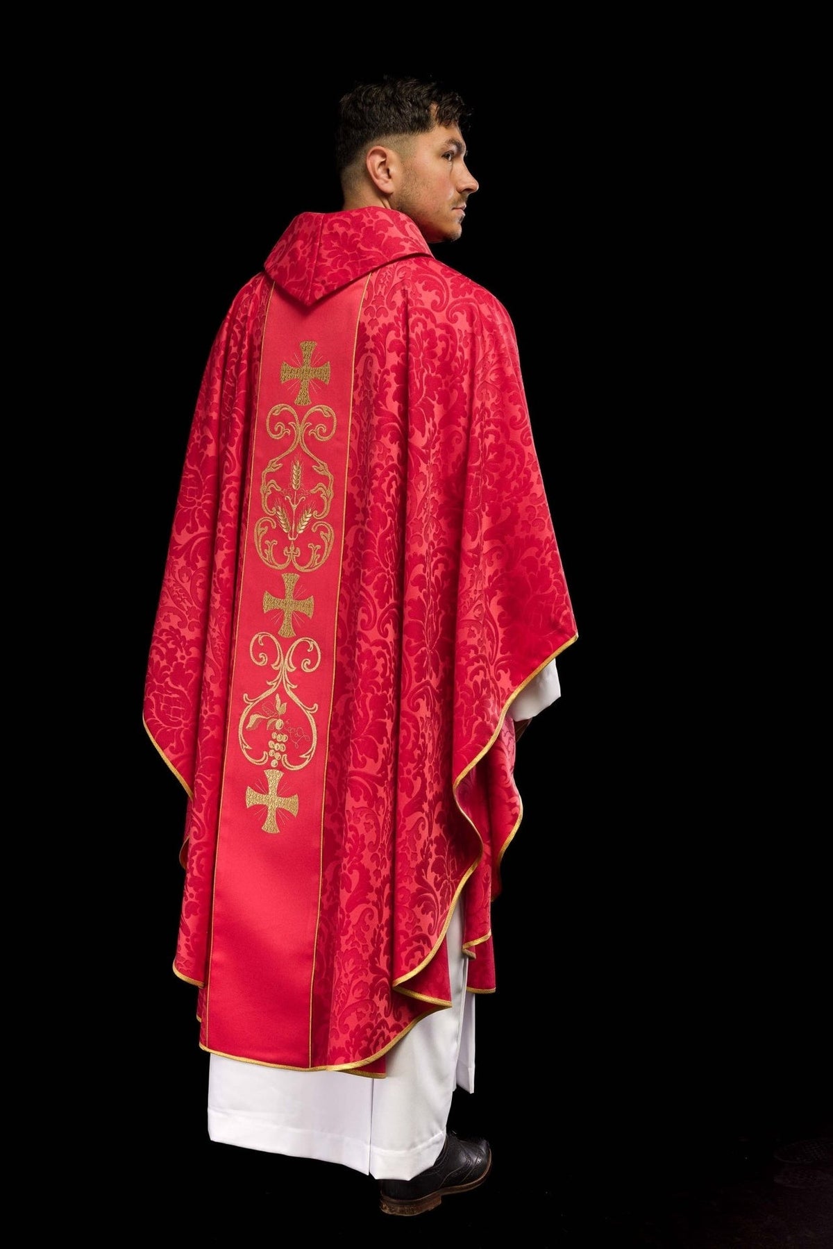 Rotes liturgisches Messgewand mit gesticktem Gürtel - MESSGEWANDER.DE