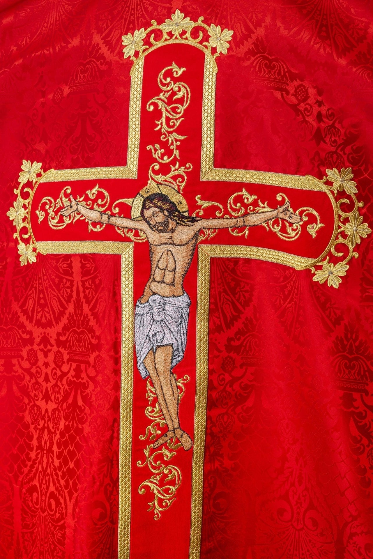 Rotes Messgewand, bestickt mit dem Muster von Jesus Christus - MESSGEWANDER.DE