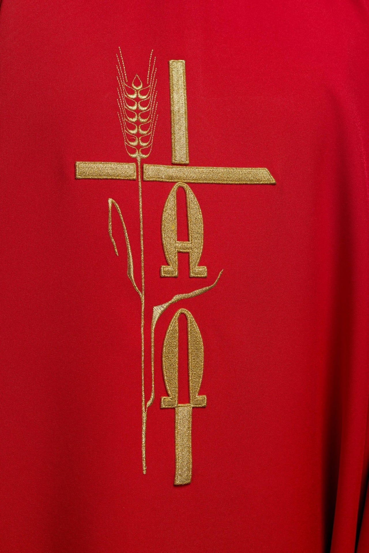 Rotes Messgewand mit Alpha-Omega-Stickerei - MESSGEWANDER.DE