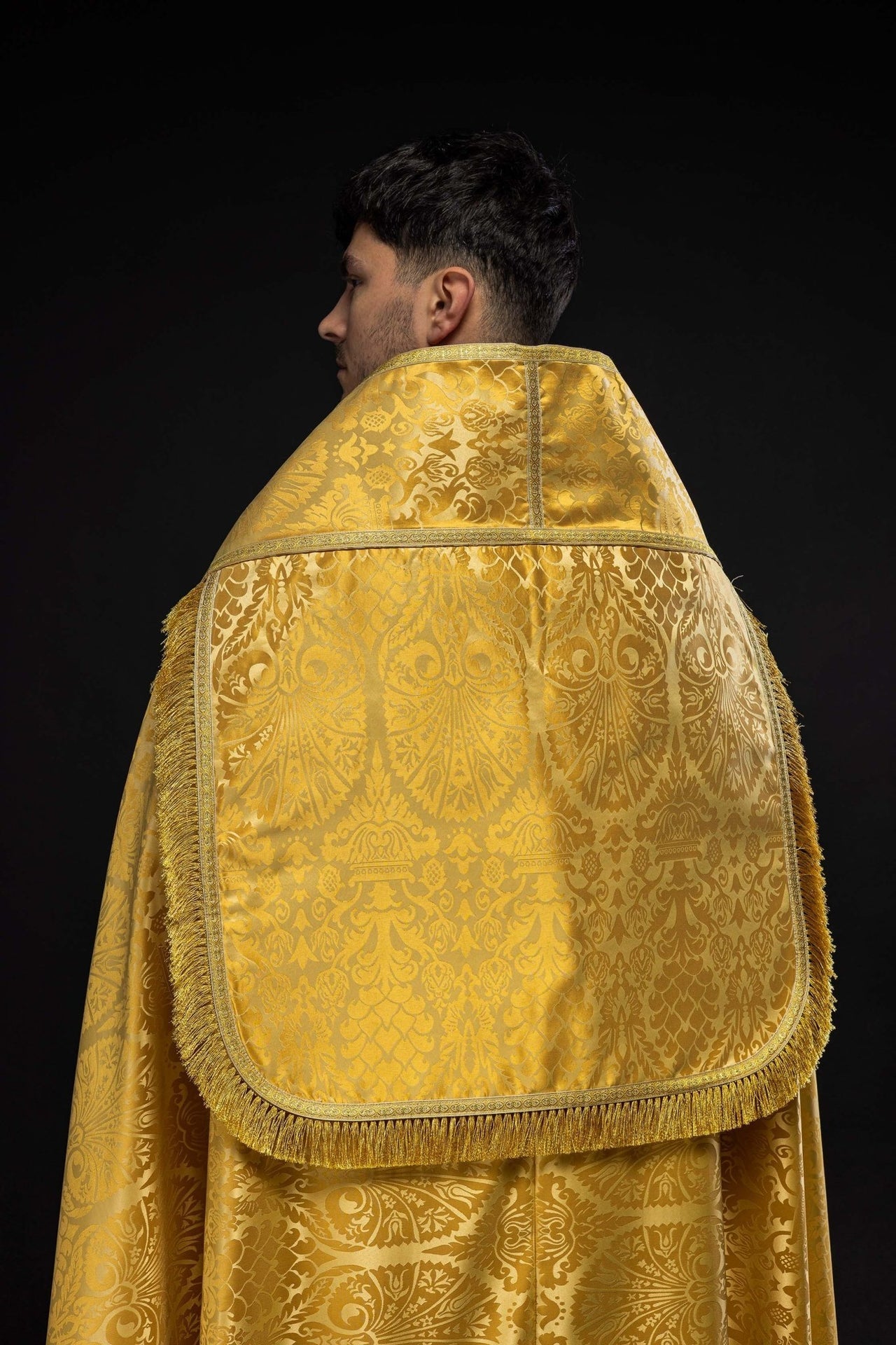 Schlichte römische Kasel aus Jacquardstoff - MESSGEWANDER.DE
