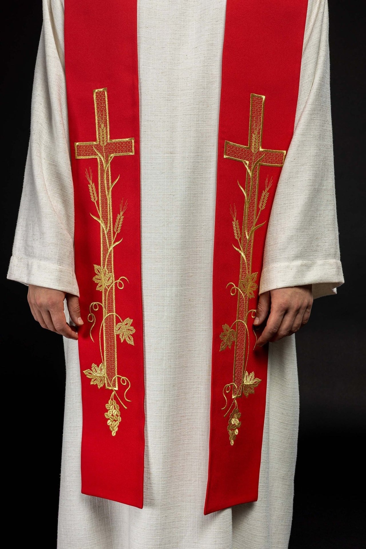 Stola des Priesters rot besticktes Kreuz - MESSGEWANDER.DE