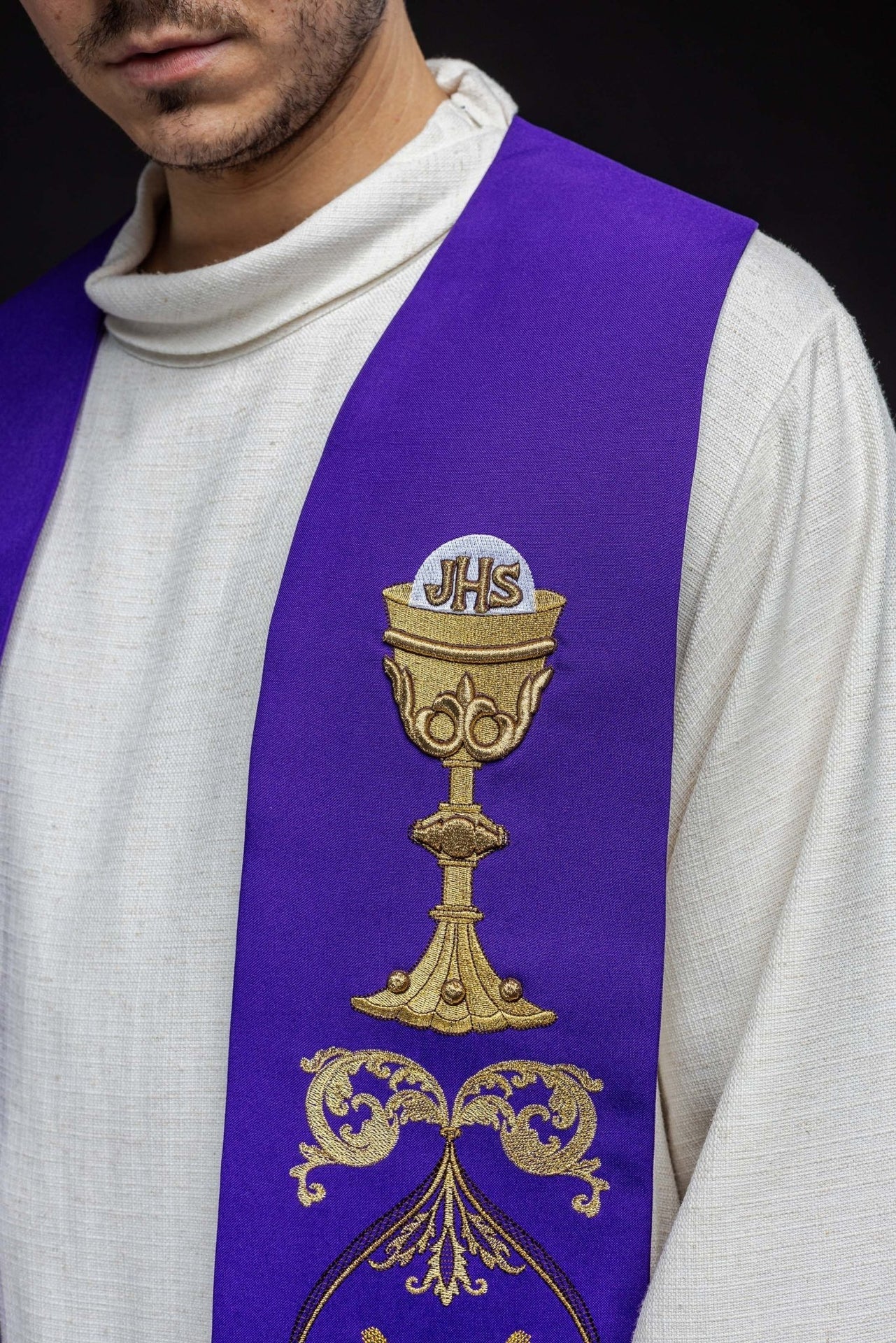 Stola des Priesters violetter Kelch IHS - MESSGEWANDER.DE