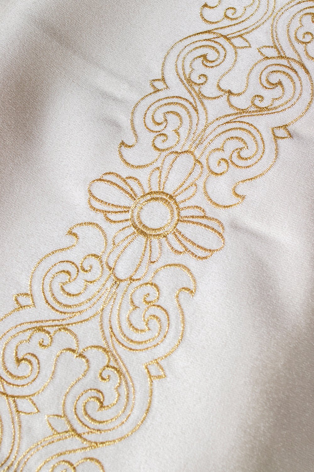 Liturgischer Kelchvelum mit IHS-Stickerei