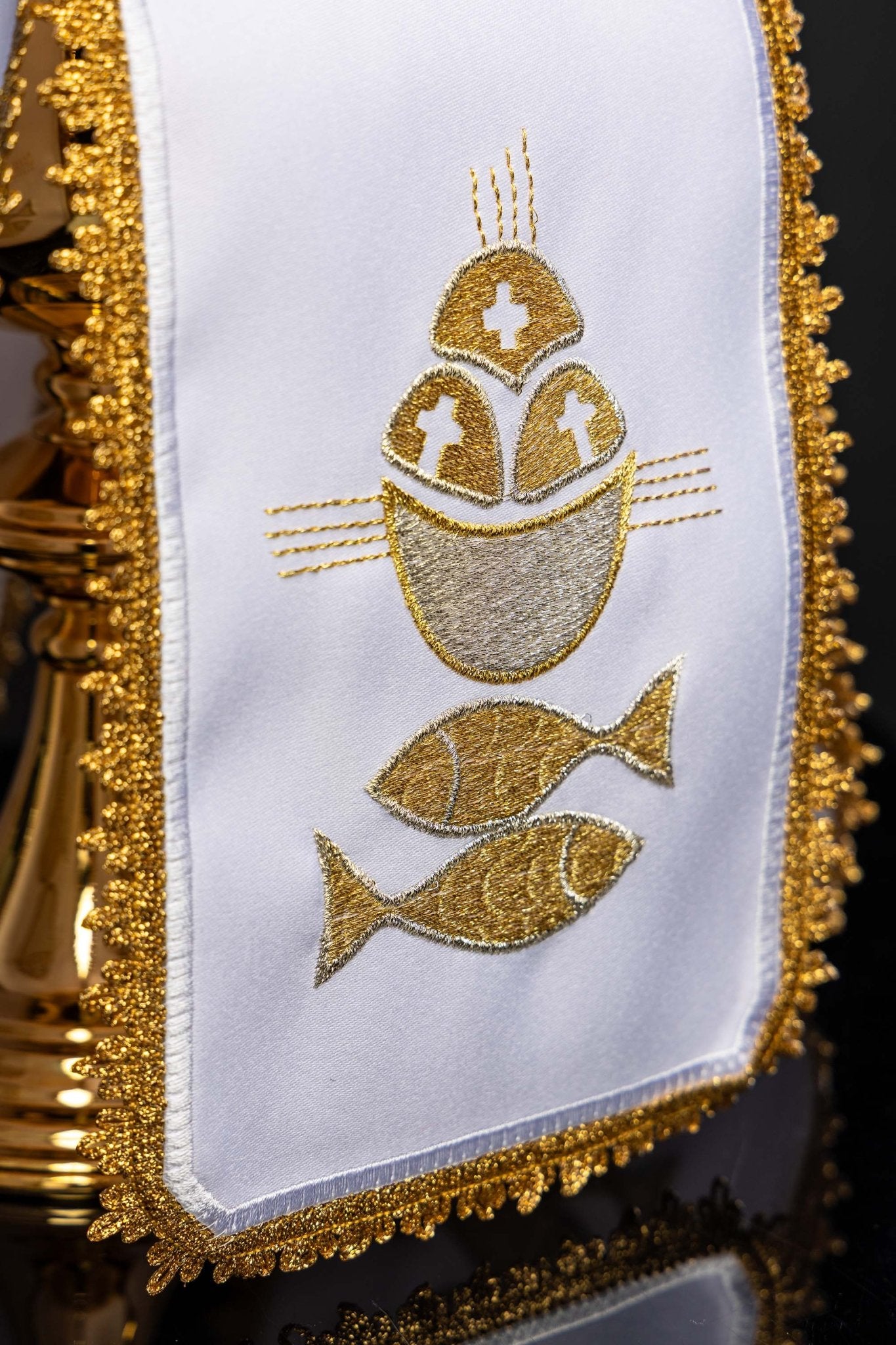 Ziboriumvelum mit Stickerei von Brot und Fischen - MESSGEWANDER.DE
