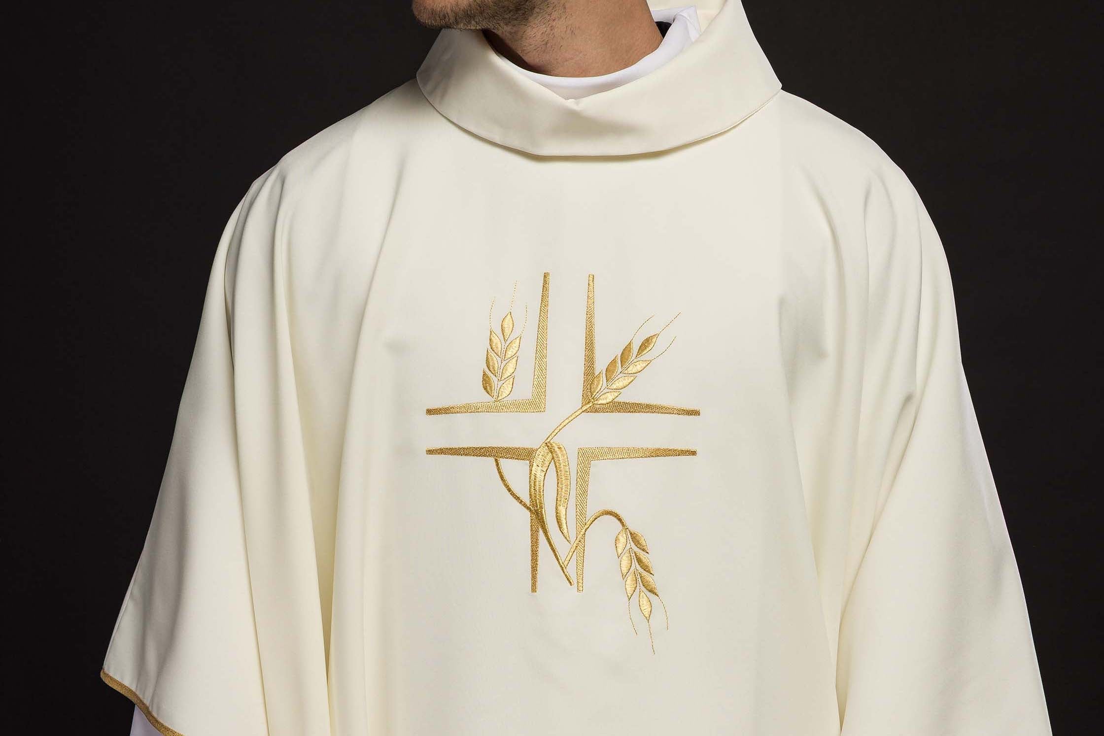 Komplet liturgischer Gewänder – was sollte in der Ausstattung einer Pfarrei enthalten sein?