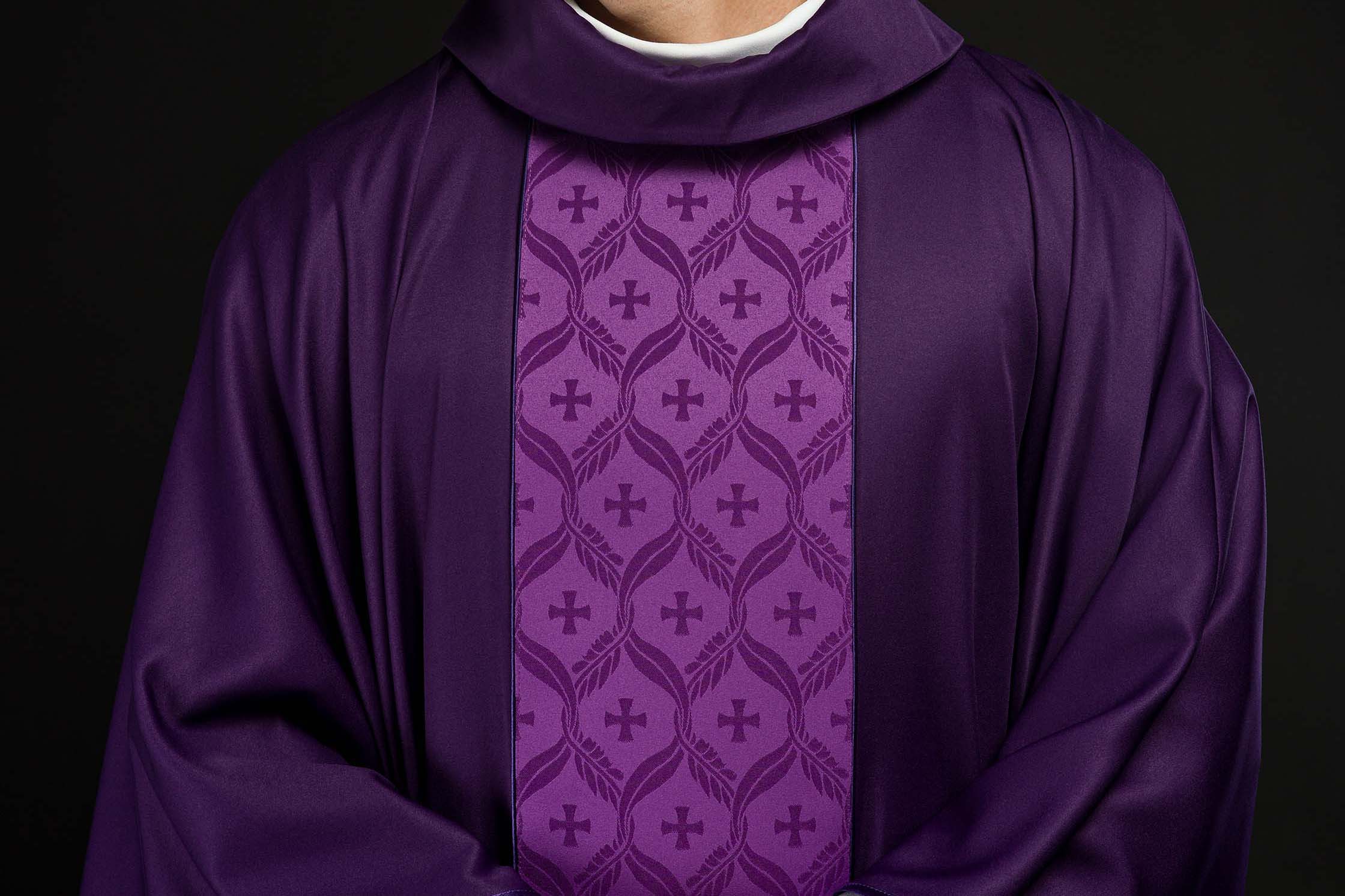 Wann wechselt das Messgewand im Laufe des Kirchenjahres?