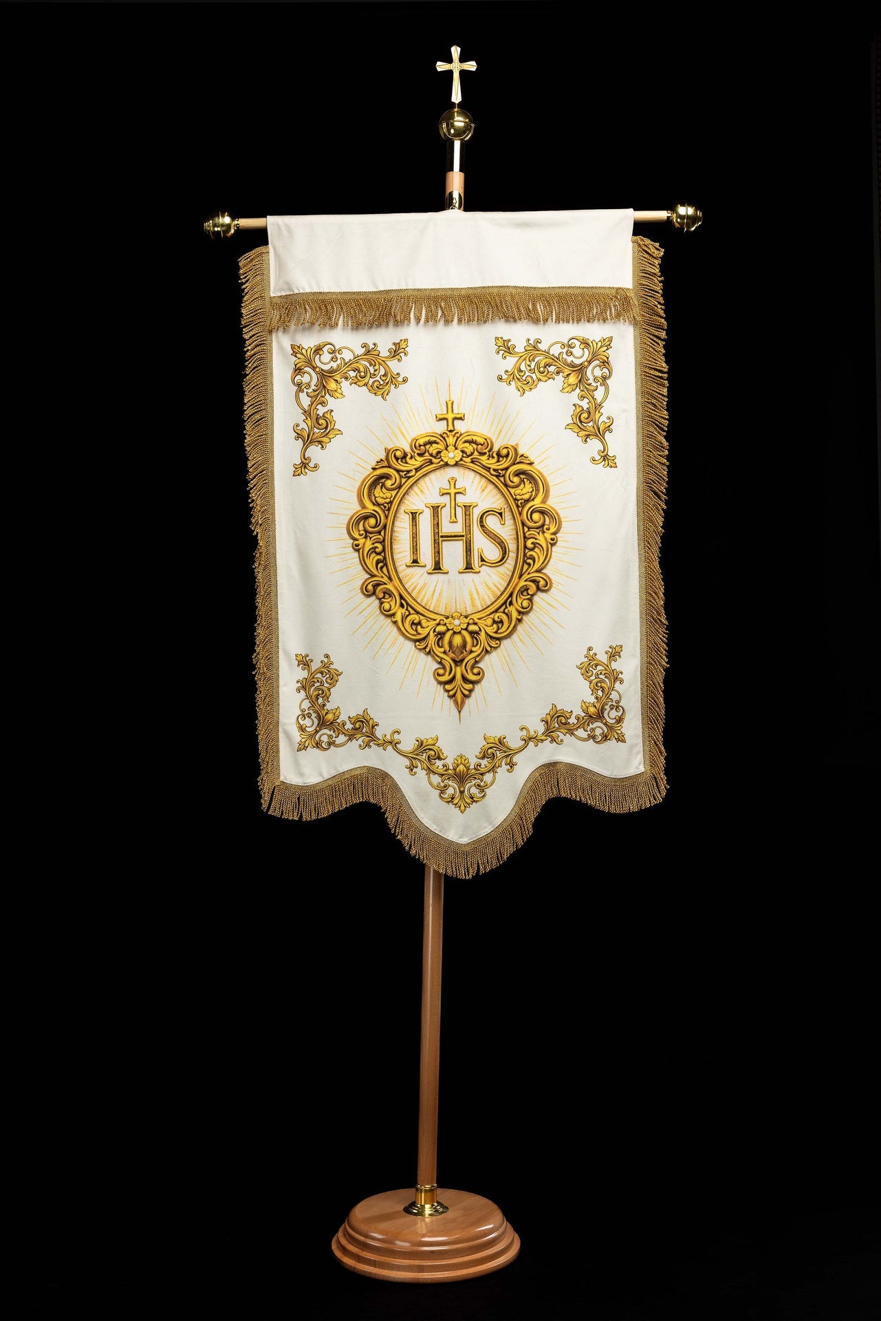Doppelseitig bedruckte liturgische Fahne mit dem Heiligsten Herzen Jesu und dem IHS-Christogramm