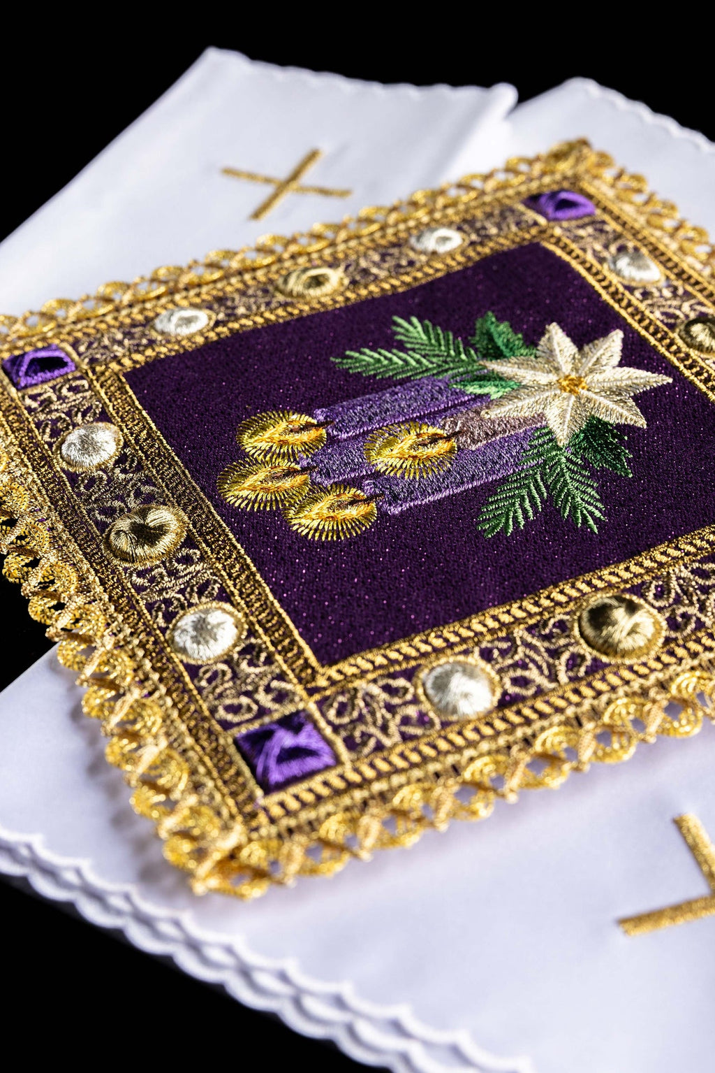 Besticktes Kelchleinen für den Advent