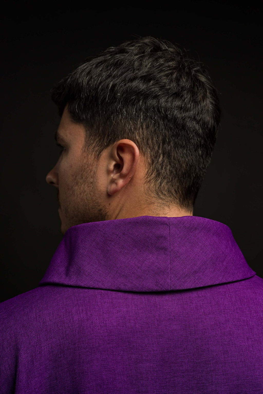 Ornat z haftowanymi Krzyżami w kolorze fioletowym - ORNATY.PL