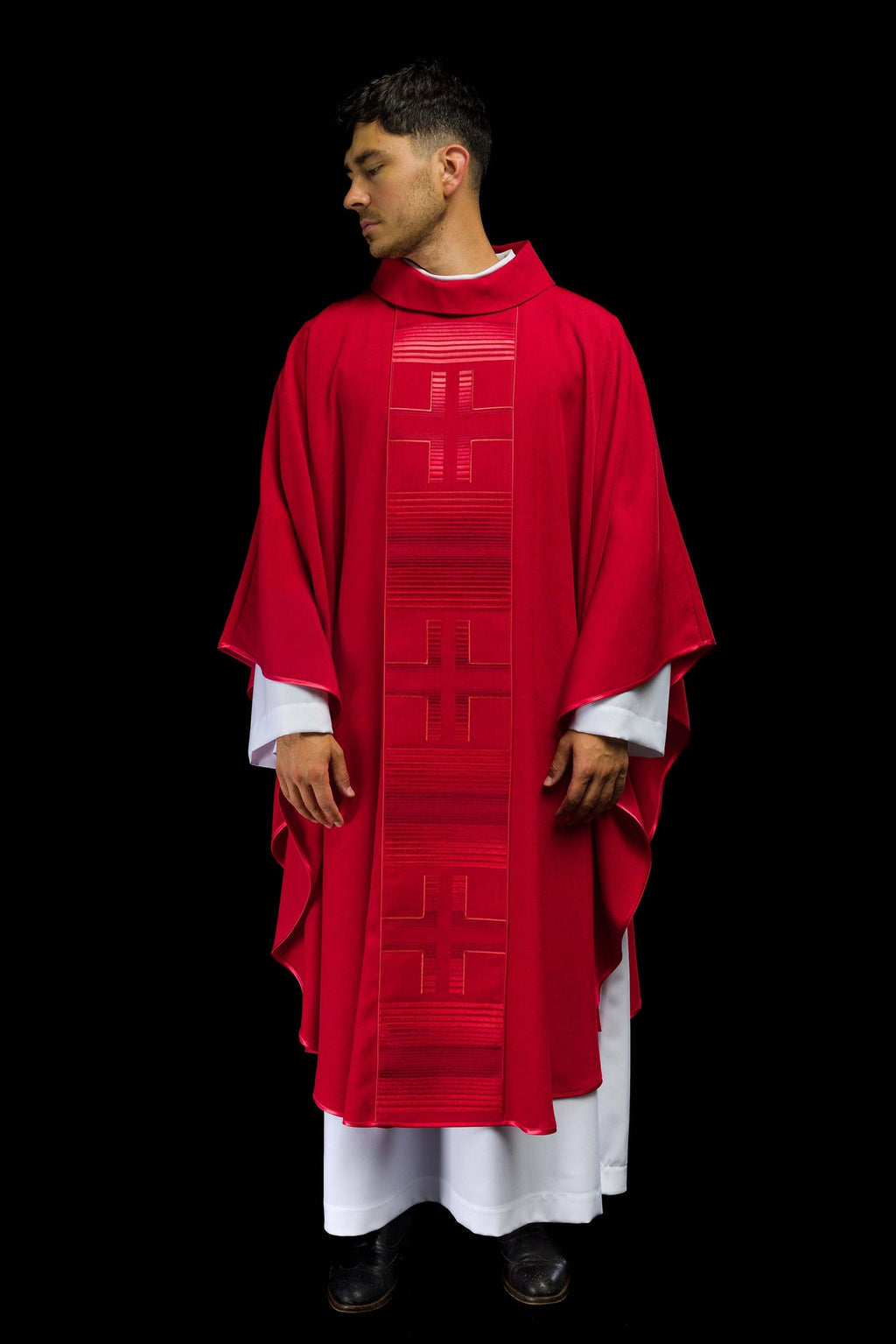 Ornat haftowany z Krzyżami w kolorze czerwonym - ORNATY.PL