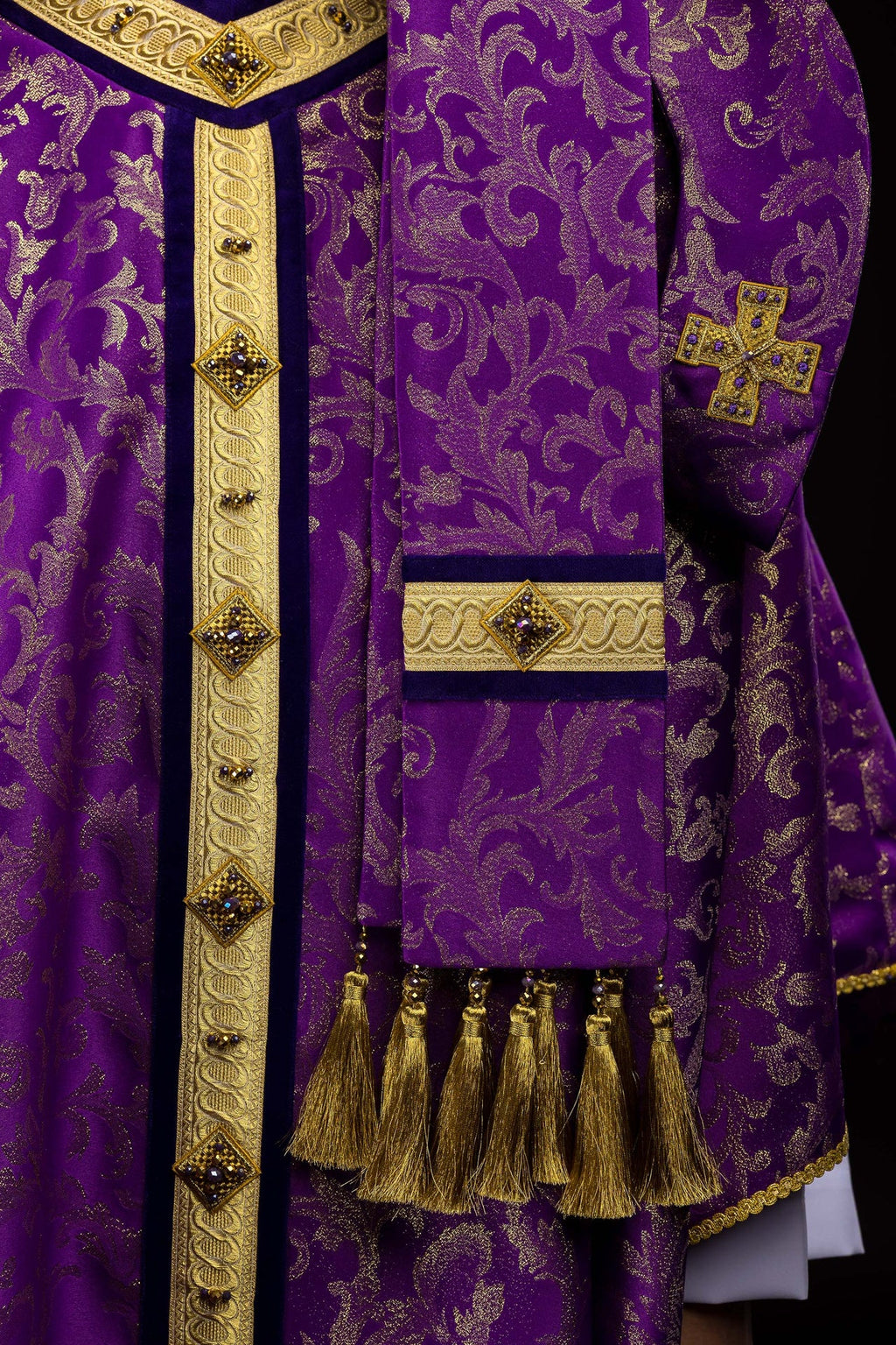 Handgefertigte Kasel mit natürlichen Steinen – Handmade 7003