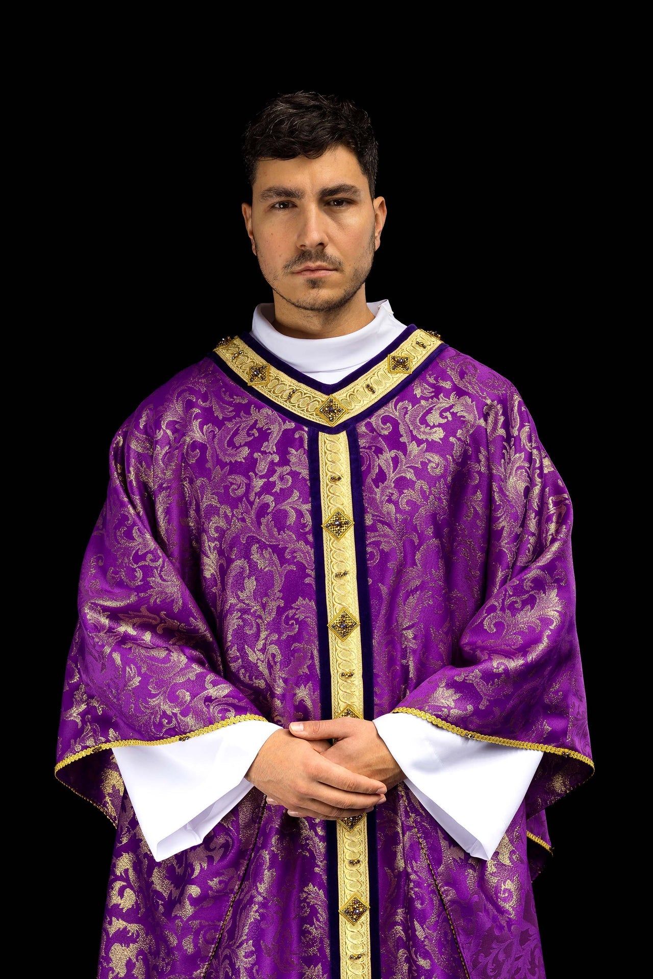 Handgefertigte Kasel mit natürlichen Steinen – Handmade 7003