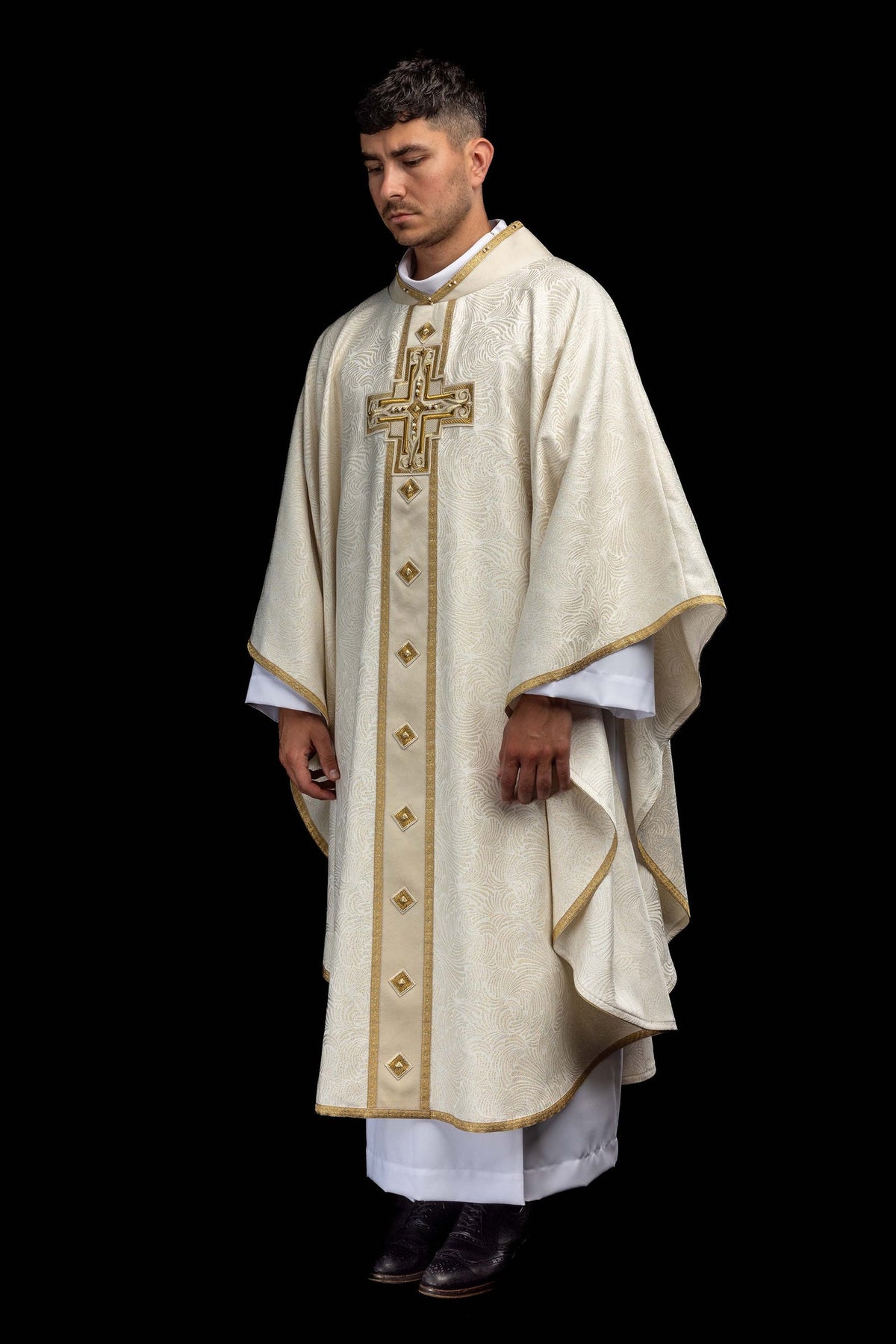 Handgefertigtes Messgewand mit Kreuzstickerei und Priesterstola 7012